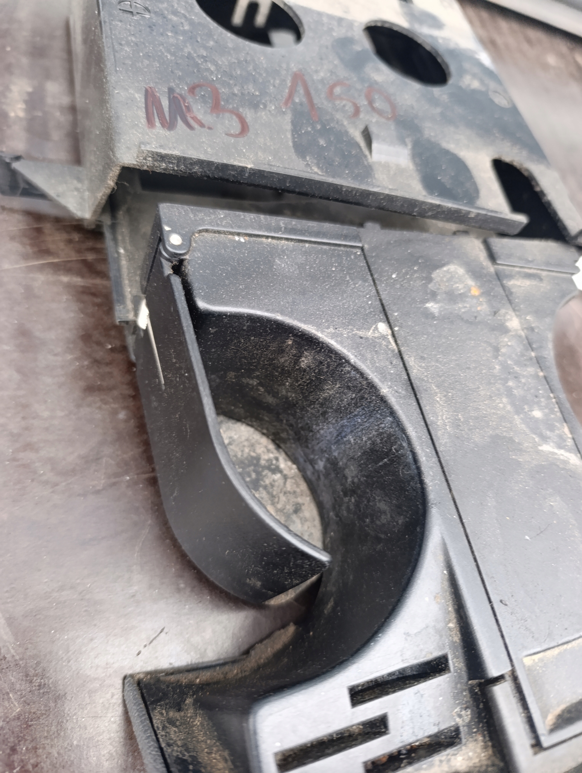 VW T5 PODWOJNY bracket for KUBKI/ damaged