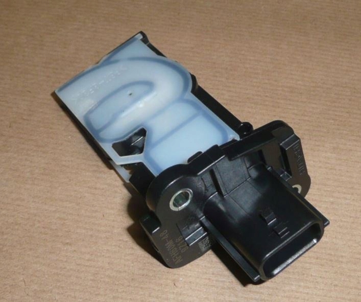 CZUJNIKI MASY POWIETRZA R ESPACE 1 6TCE 22680BV80B Part number 22680BV80B 22680BV80A 135059