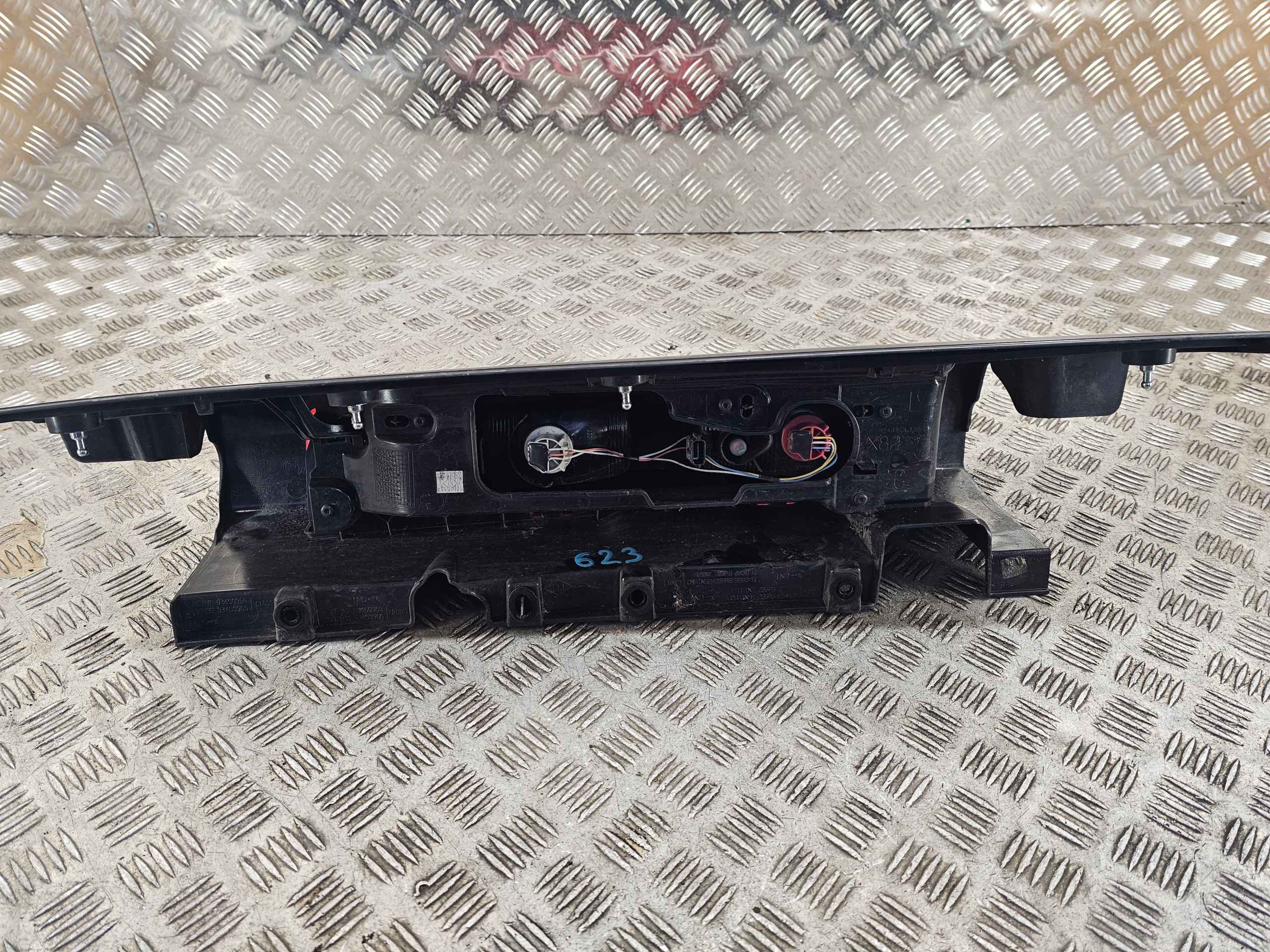 TRAFIC III VIVARO B 14- light left rear part 265556737R