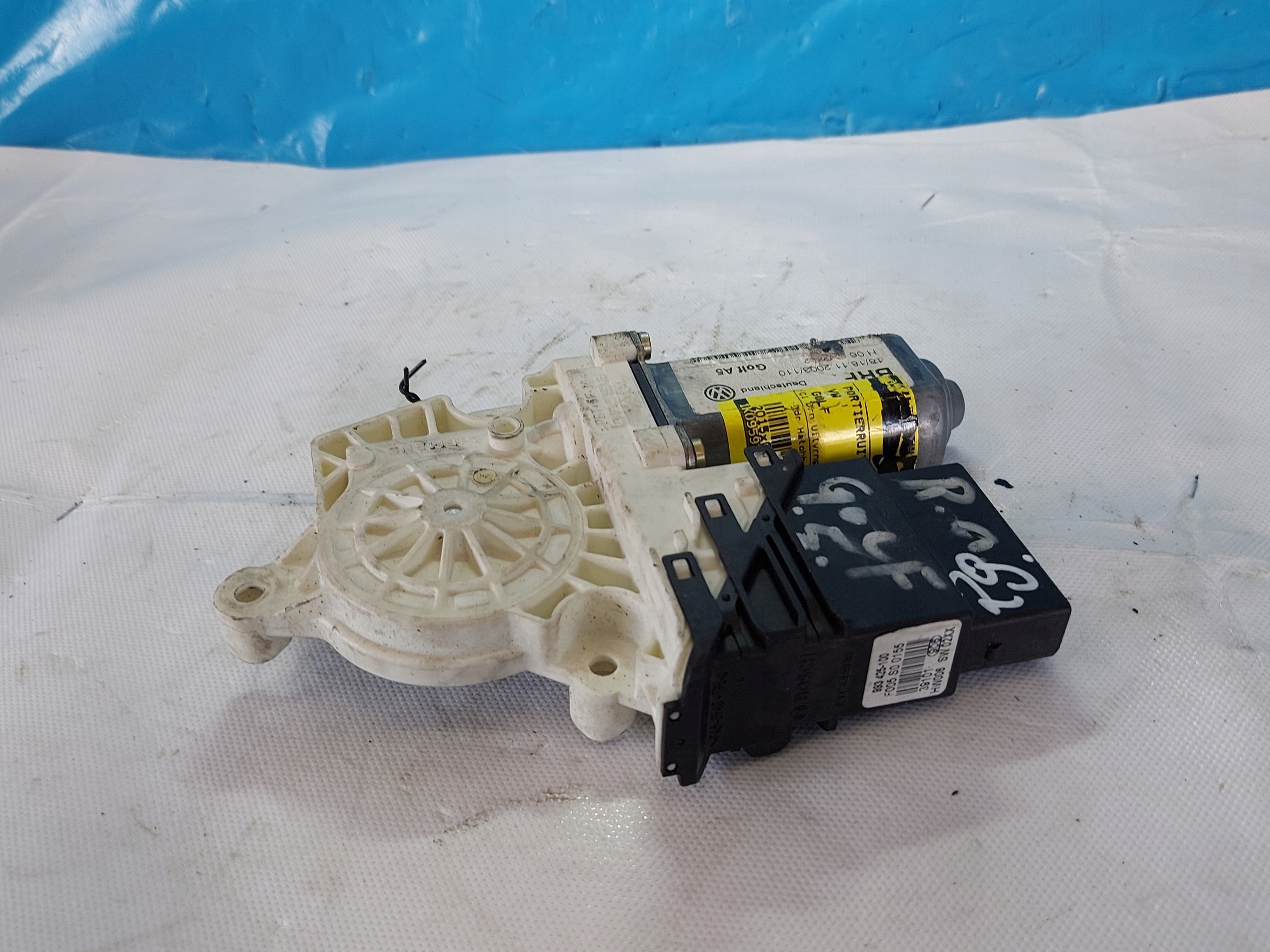 engine lifting windows GOLF V 993425100 right rear part
