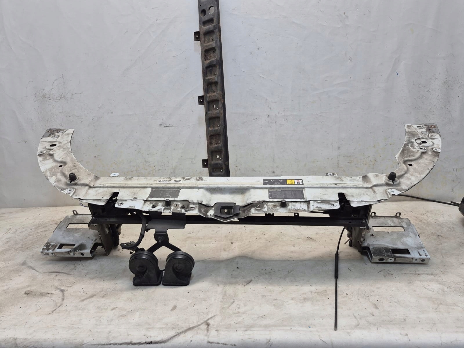 RANGE ROVER EVOQUE and 11- support panel for radiators pillar iron BJ32-00208