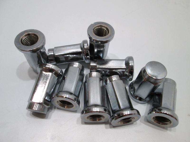 

Nakrętka płaska chromowana do kół M10x1,25 HEXb14