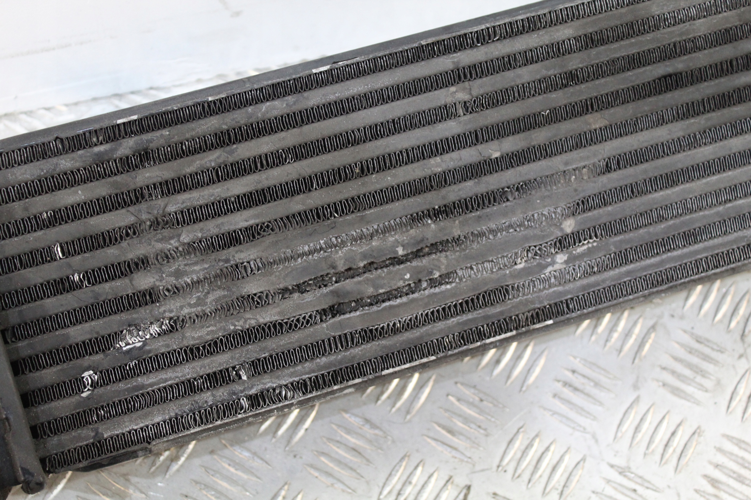 KÜHLER INTERCOOLER LANCIA THEMA II 3,0 CRD
