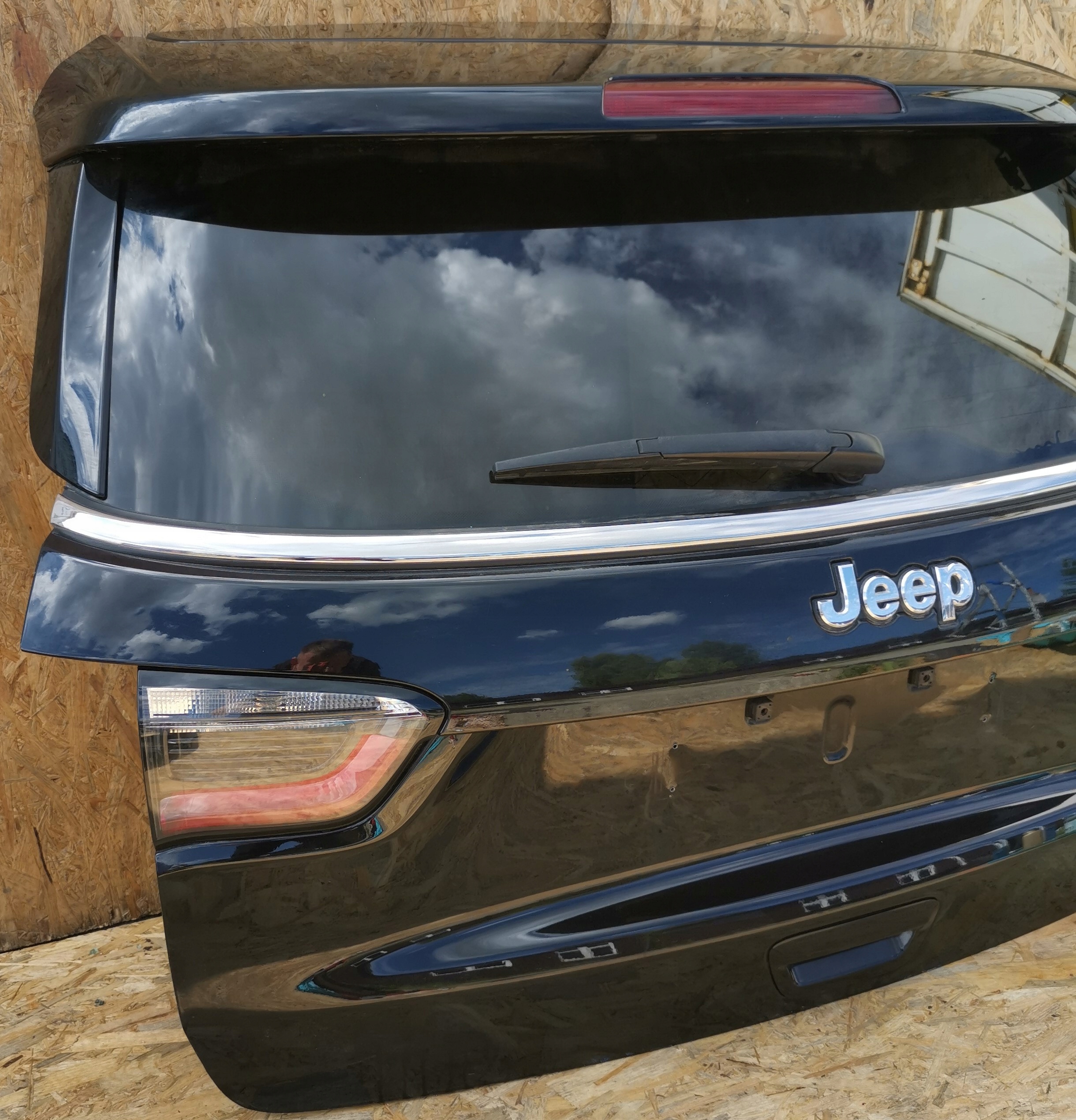 KLAPA BAGAŻNIKA JEEP COMPASS II LIMITED Producent części Jeep OE