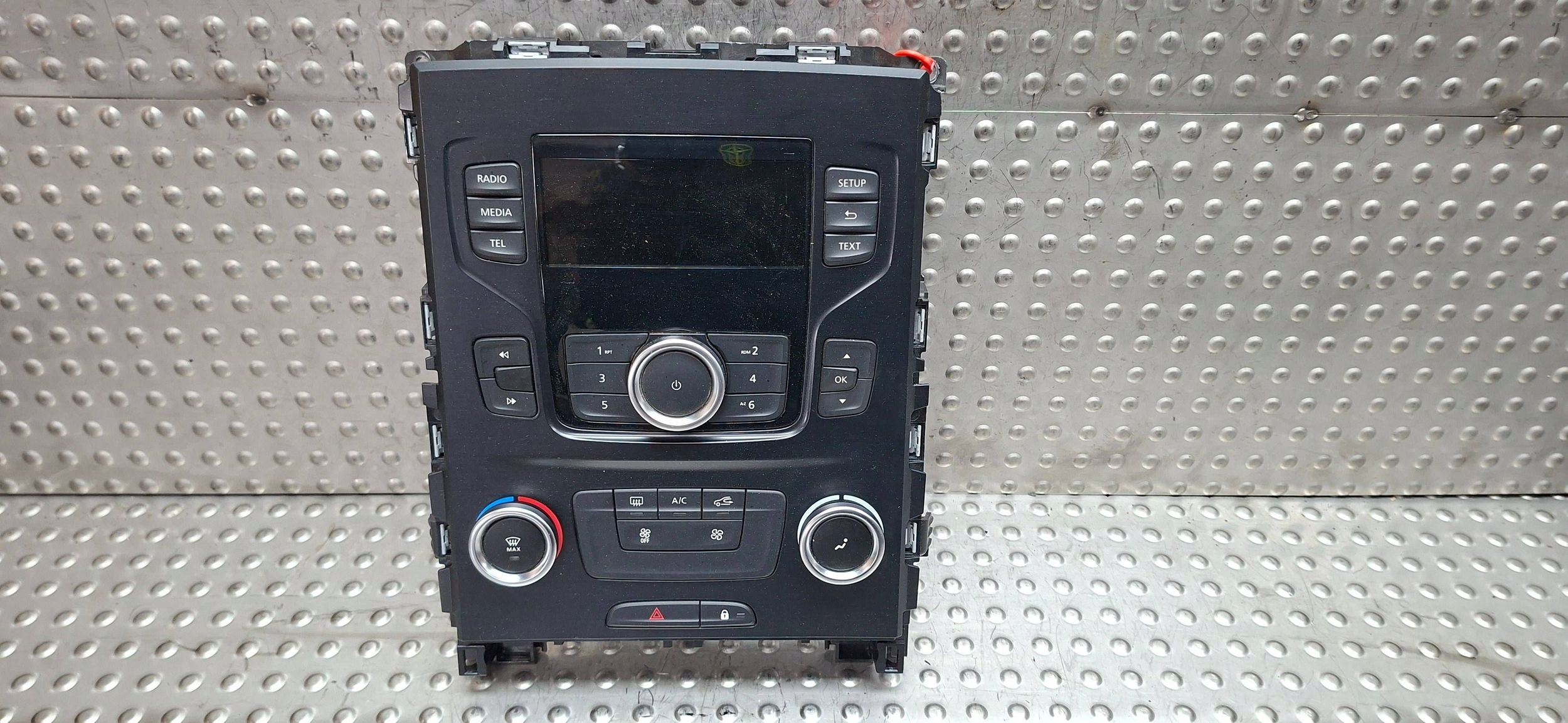 display RADIA PANELNAWIEWU 681834648R RENAULT MEGANE IV 2015