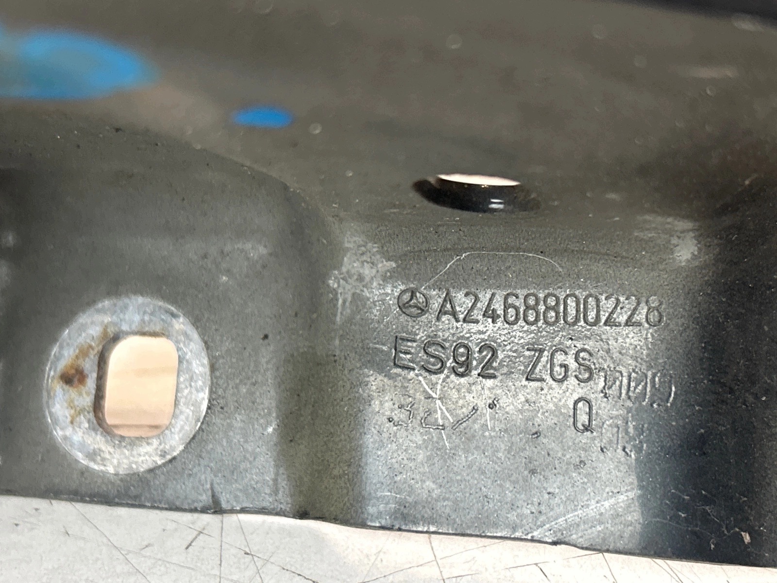charnière du capot droite Mercedes W246 B classe