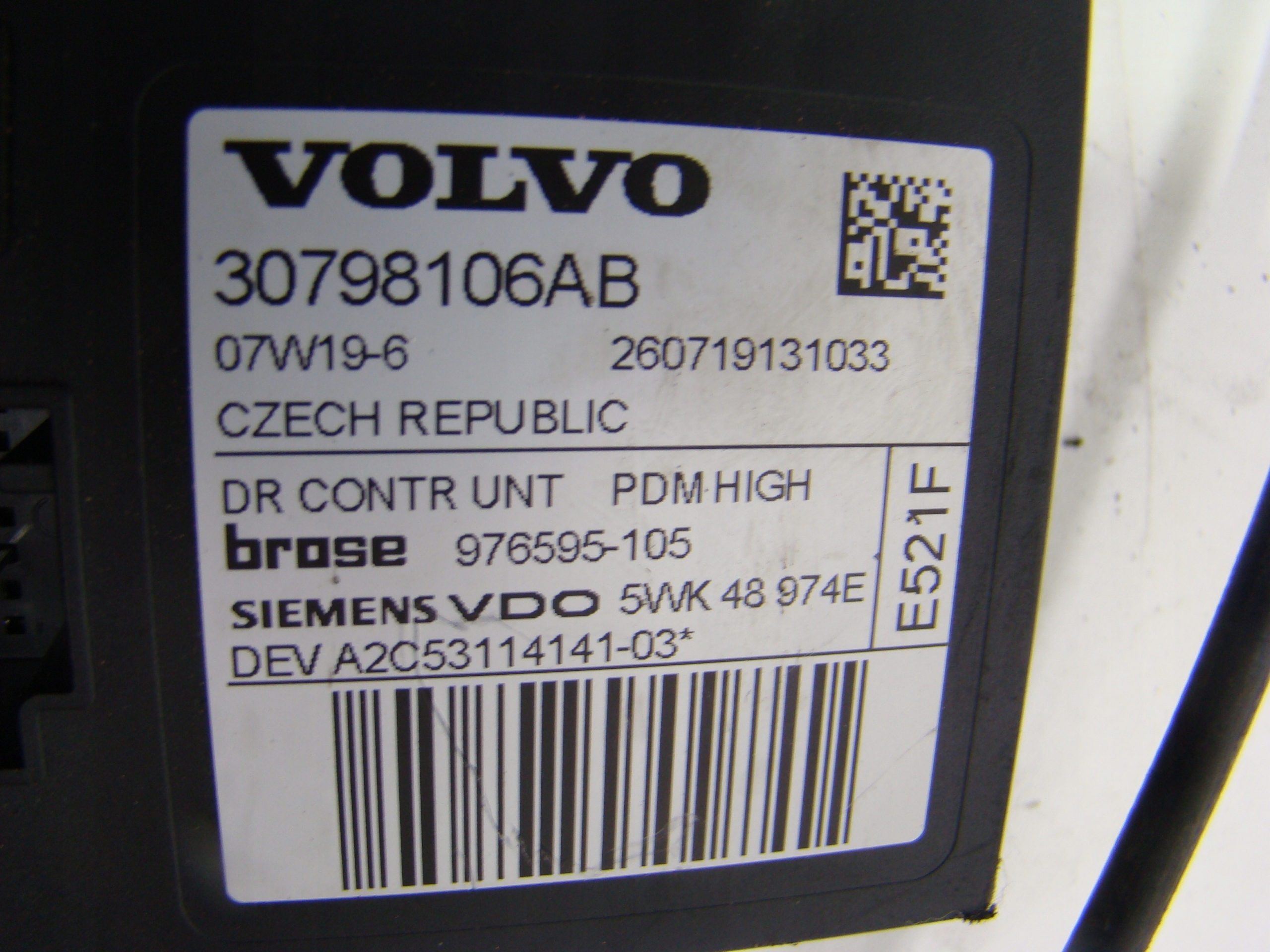 VOLVO C70 II - PODNOŚNIK LEWY PRZÓD 30633660 30798106AB 31217072 Typ samochodu Samochody osobowe