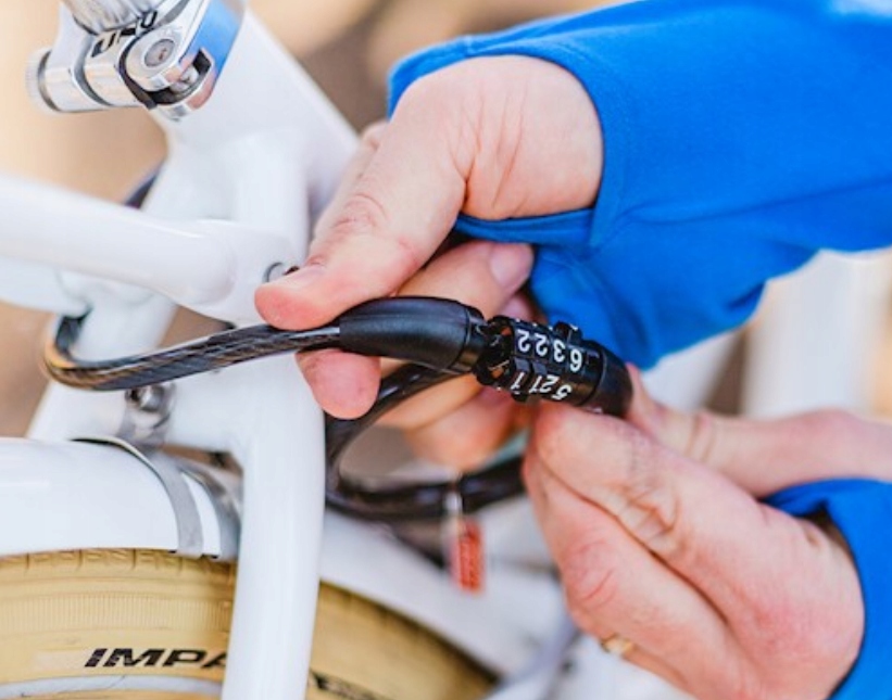 ZAPIĘCIE DO ROWERU NA SZYFR KOD ŁAŃCUCH BLOKADA Kod producenta BIKE00014