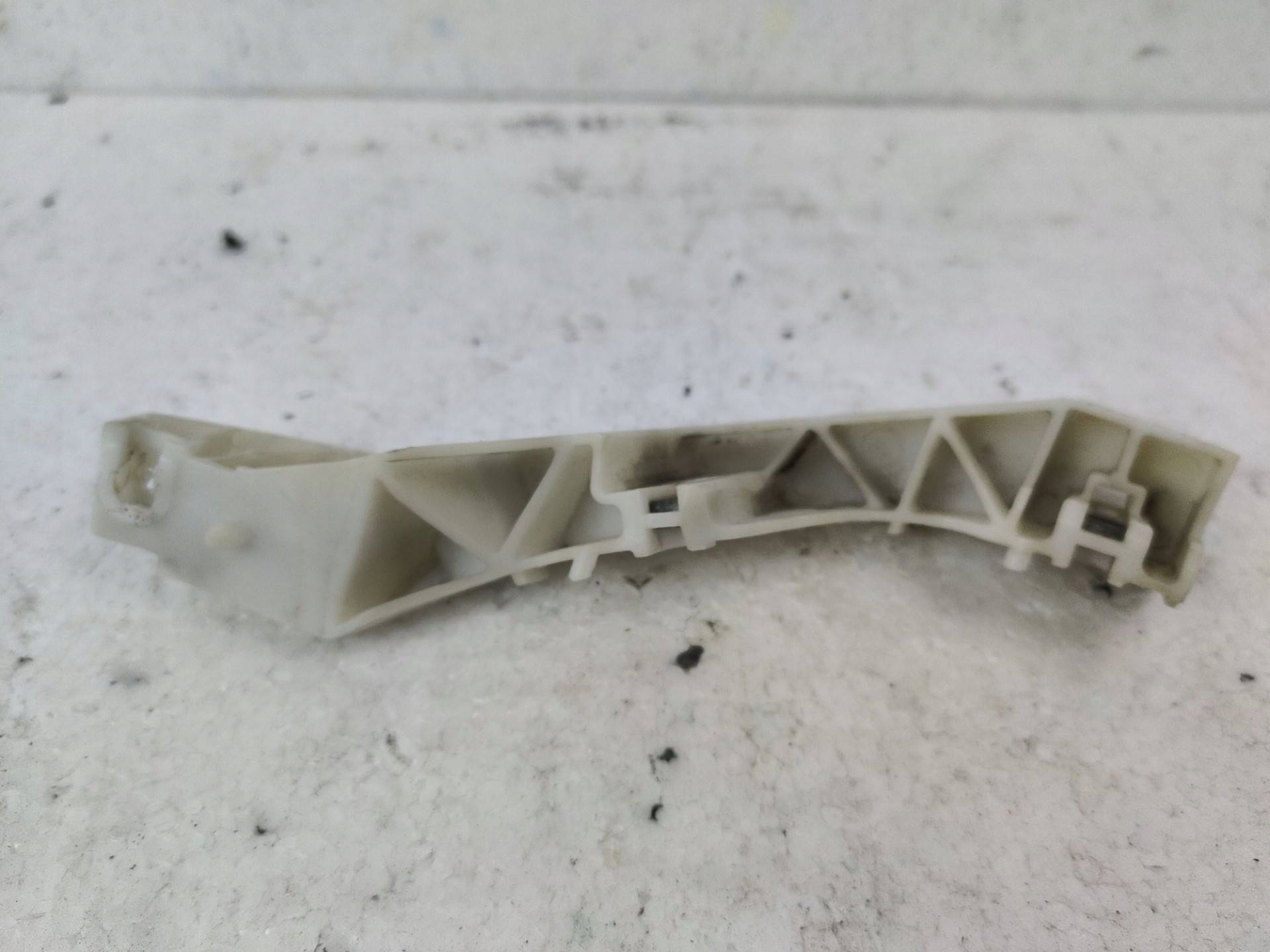 support holder of a bumper front right side Infiniti G 4 facelift 2013
