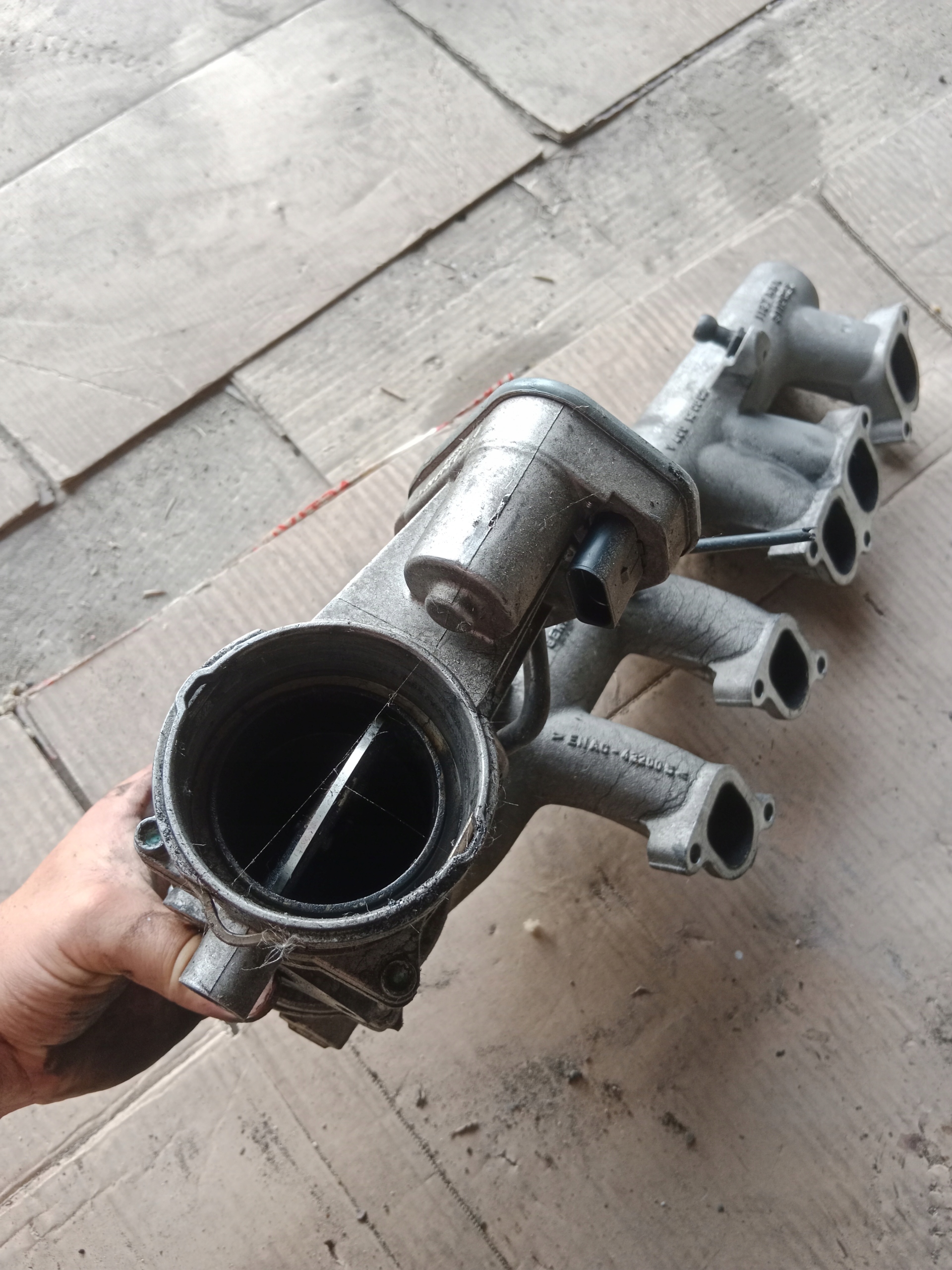 header pipe throttle flap VW TOUAREG 5.0 07Z129714D
