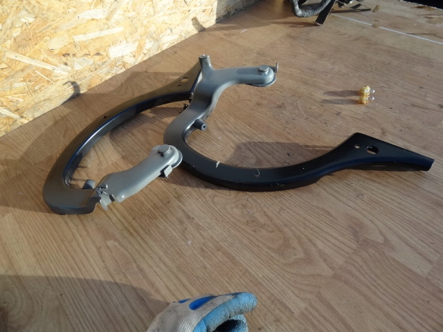 RENAULT THALIA III 2010 ZAWIASY KLAPY BAGAZNIKA