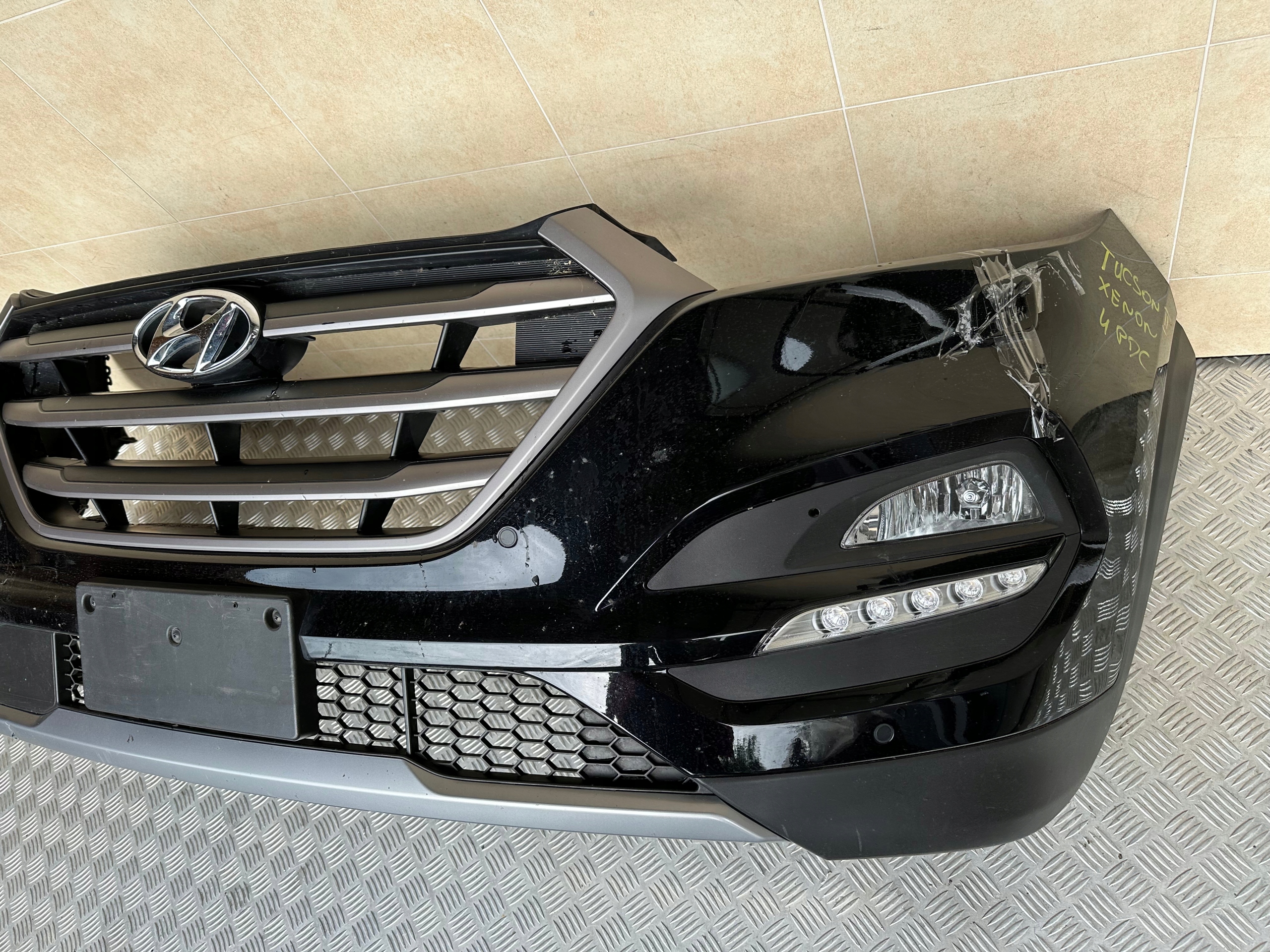 front bumper HYUNDAI TUCSON II 4 PDC XENON