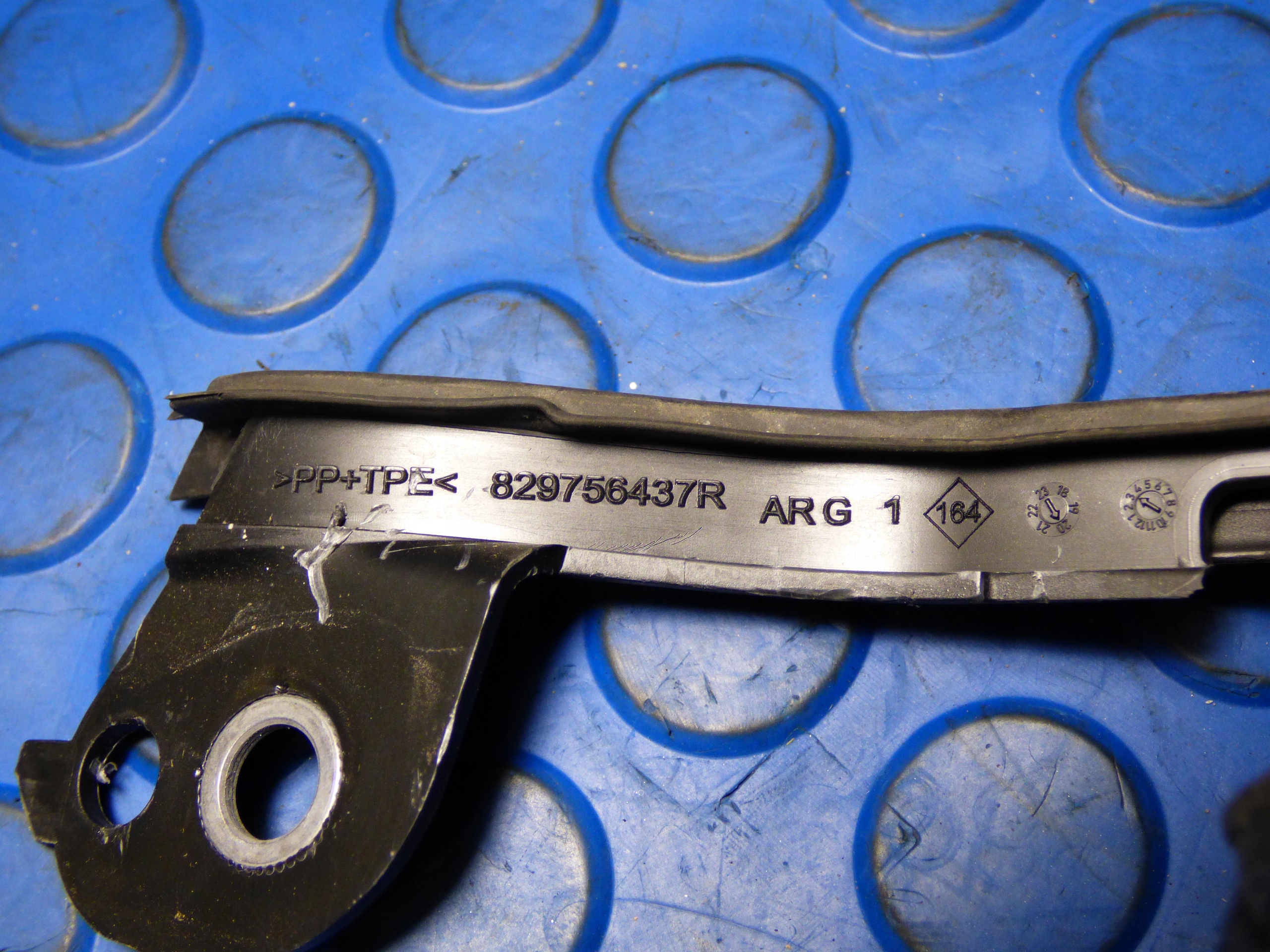 Dichtsatz Tür links heck 829756437R RENAULT CLIO V