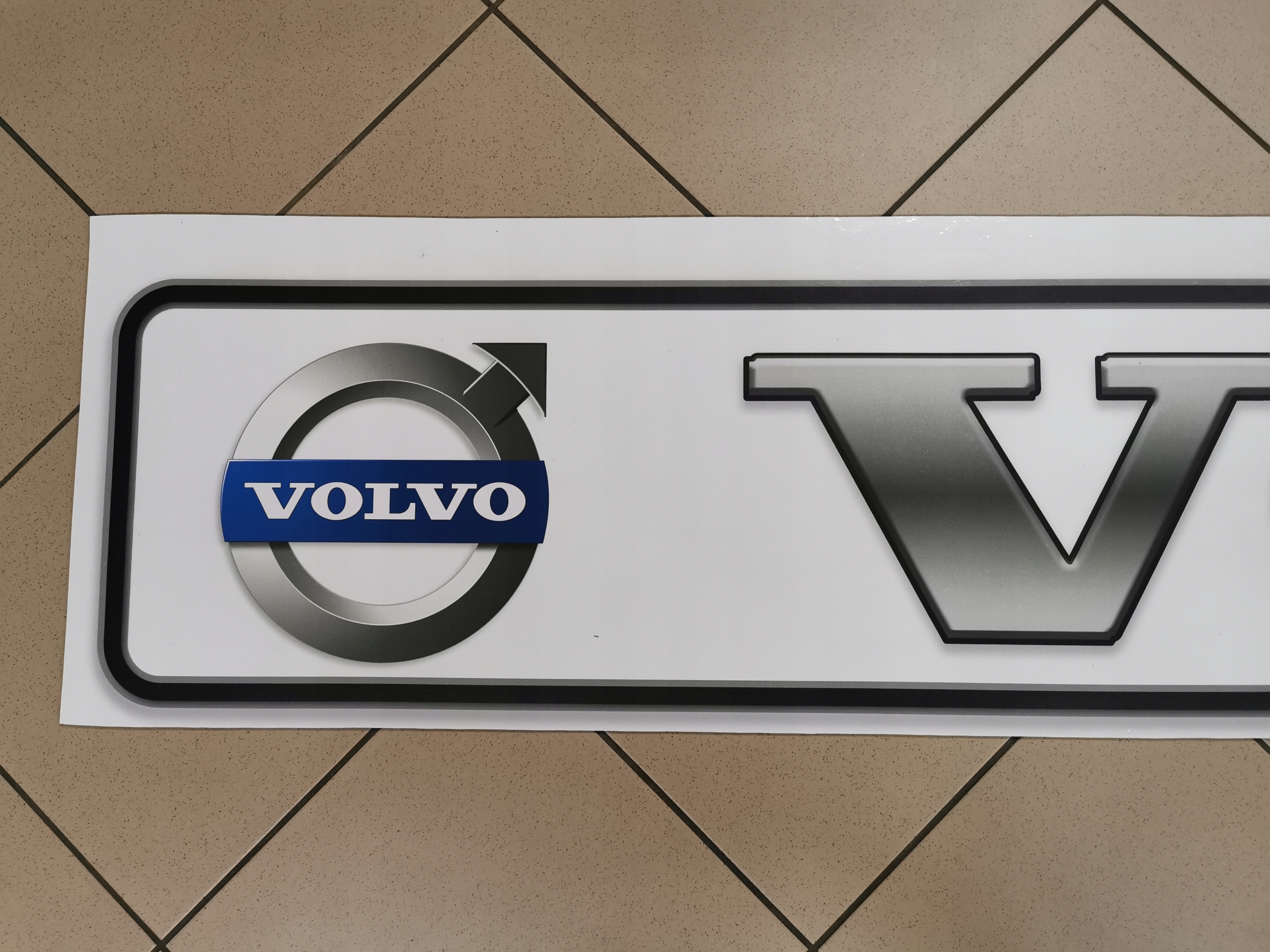 Chlapacz fartuch naczepy przyczepy VOLVO bialy Installation side Rear