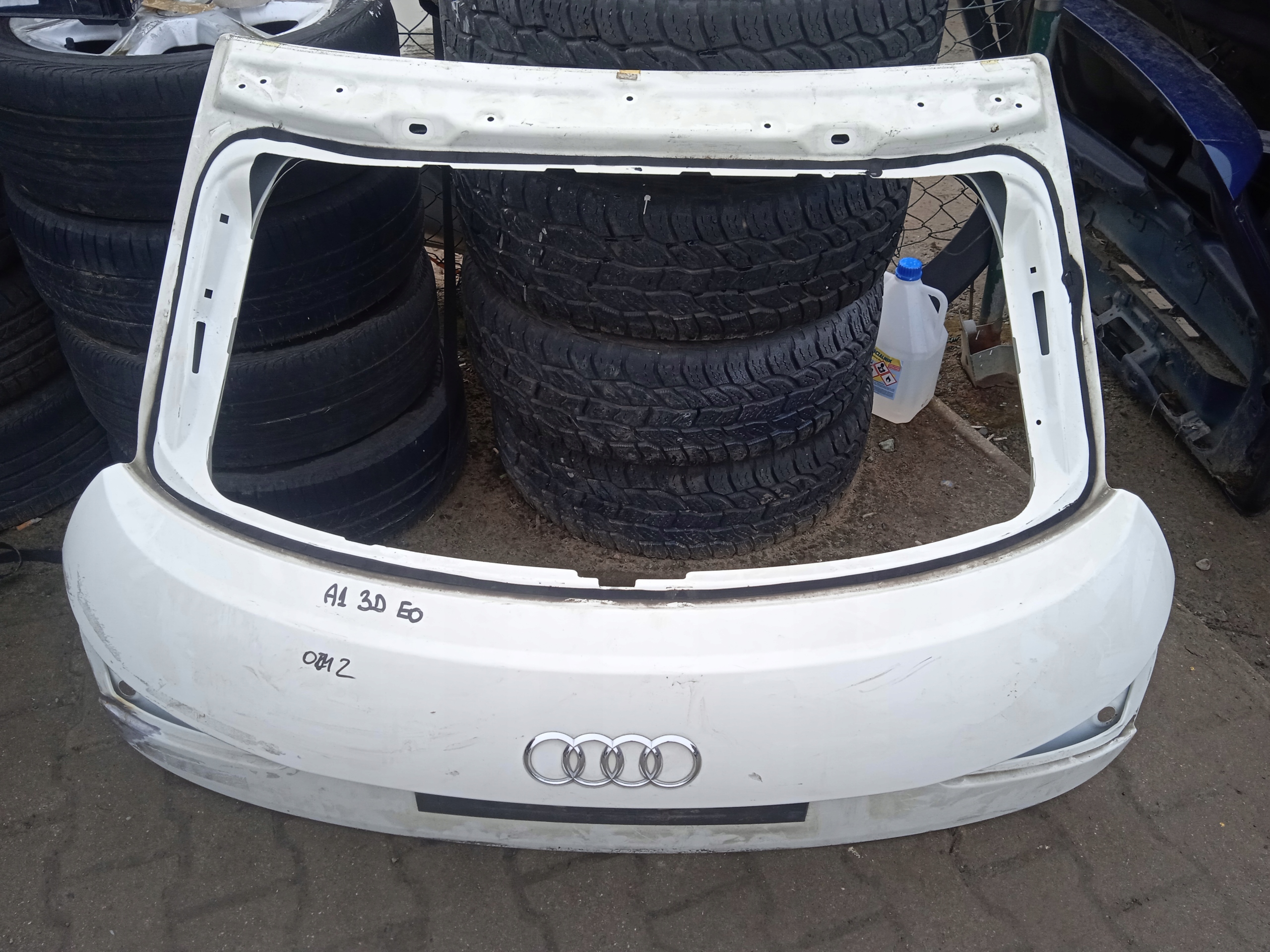 Audi A1x 3 двери крышка зад.