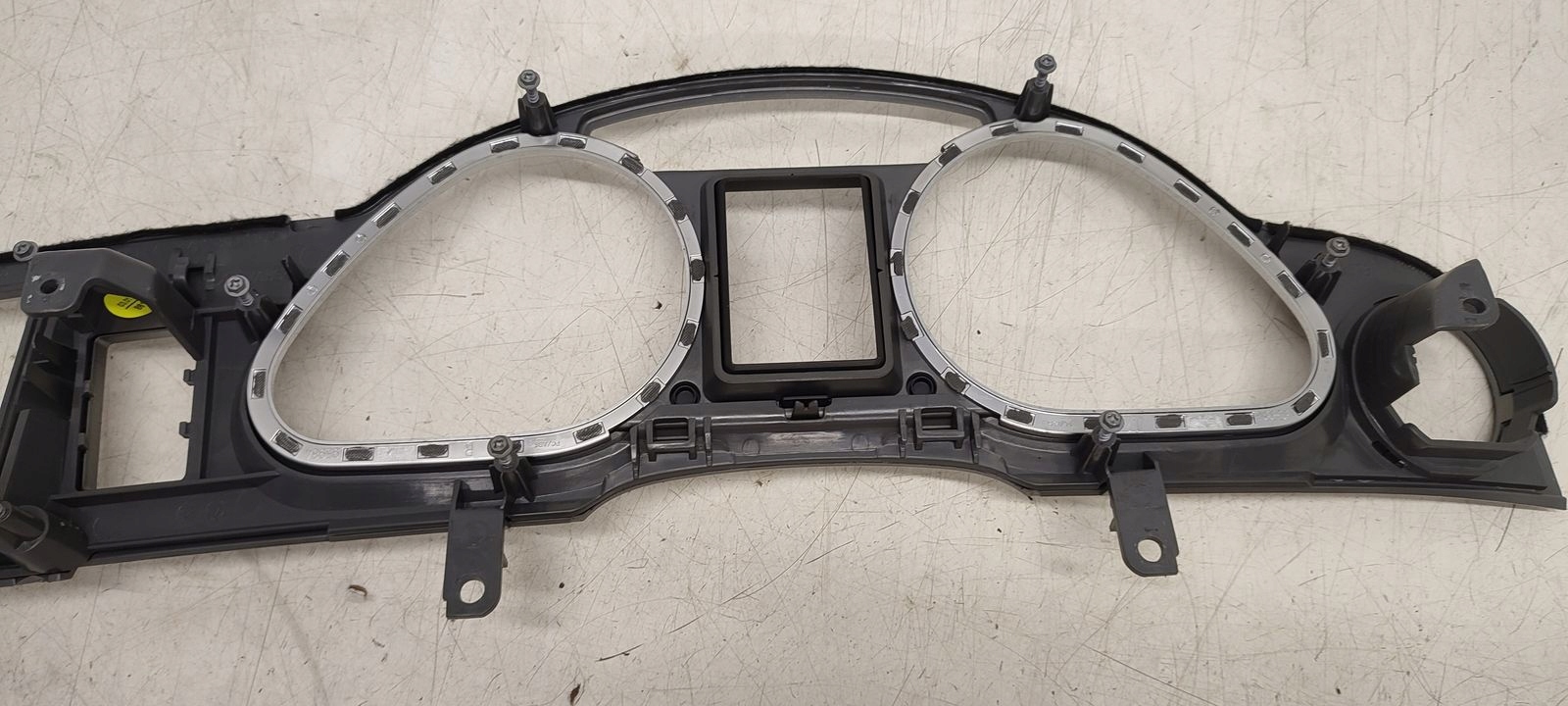 frame cover of the dial Audi A6 C6