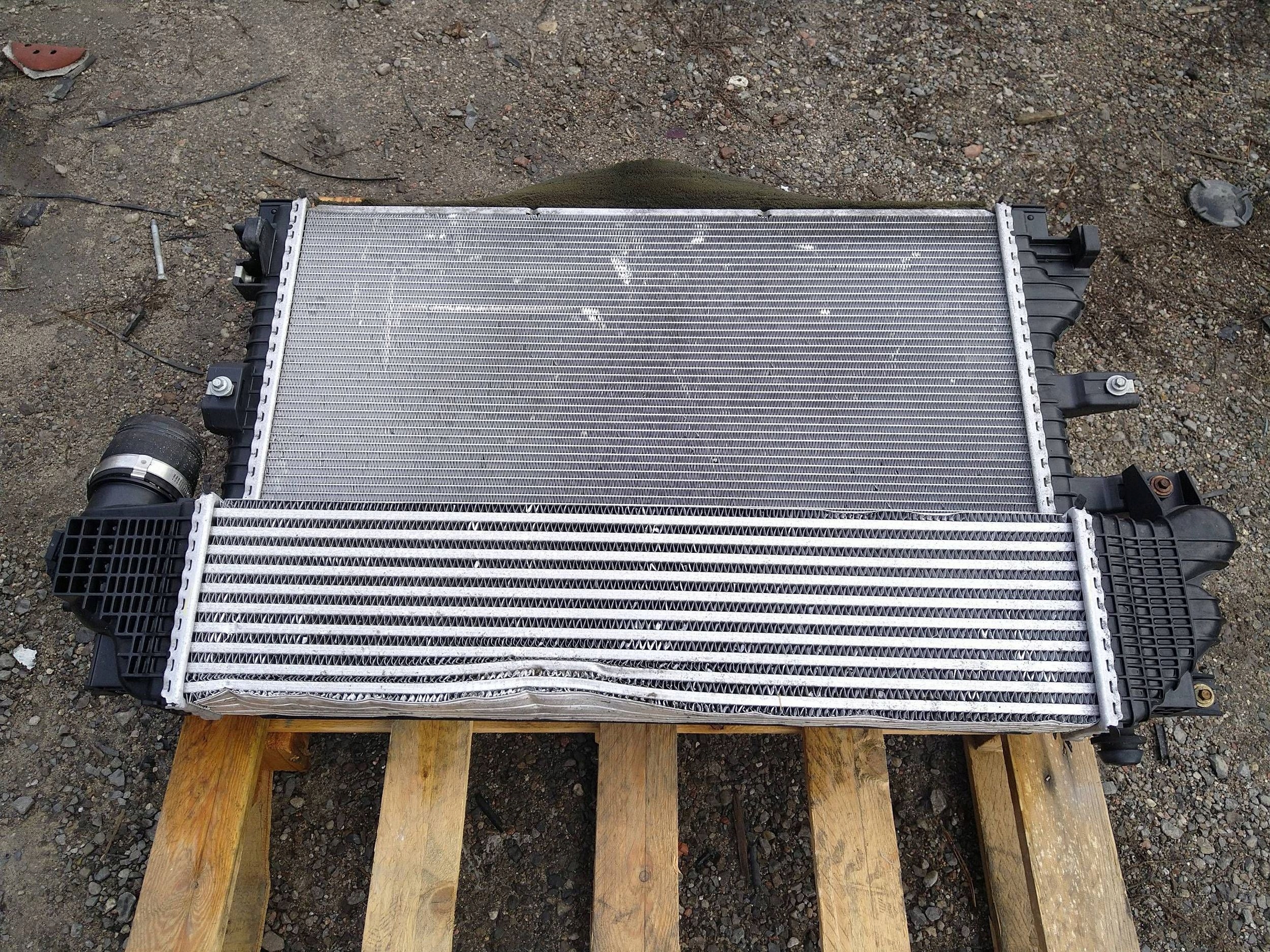 chladič chladiče wodna ventilátor intercooler Lincoln Continental 2017