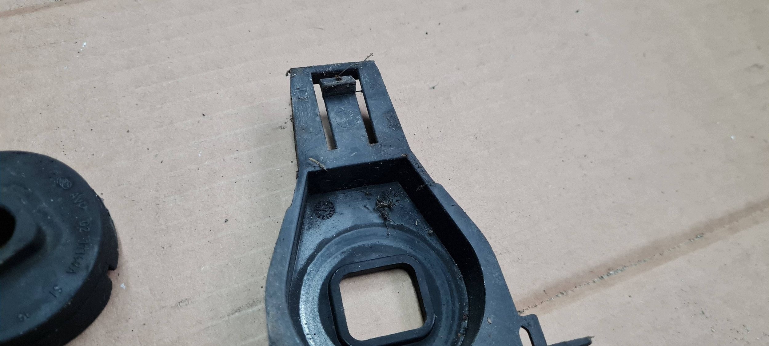 Q5 8R LIFT bracket holder hook radiator A5 A4 B8 8K0805201