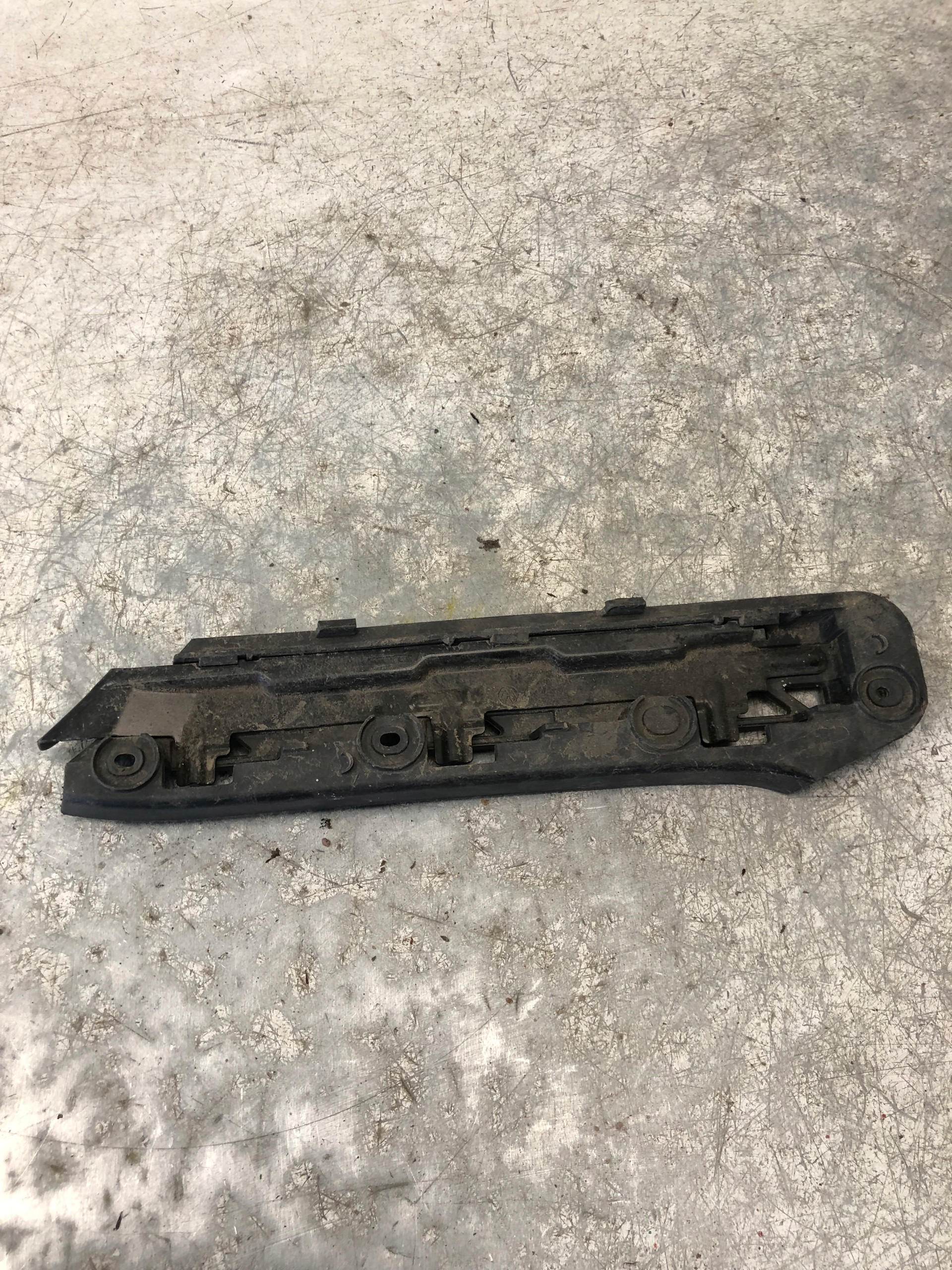 bumper bracket right front VW TOURAN 1T0807936