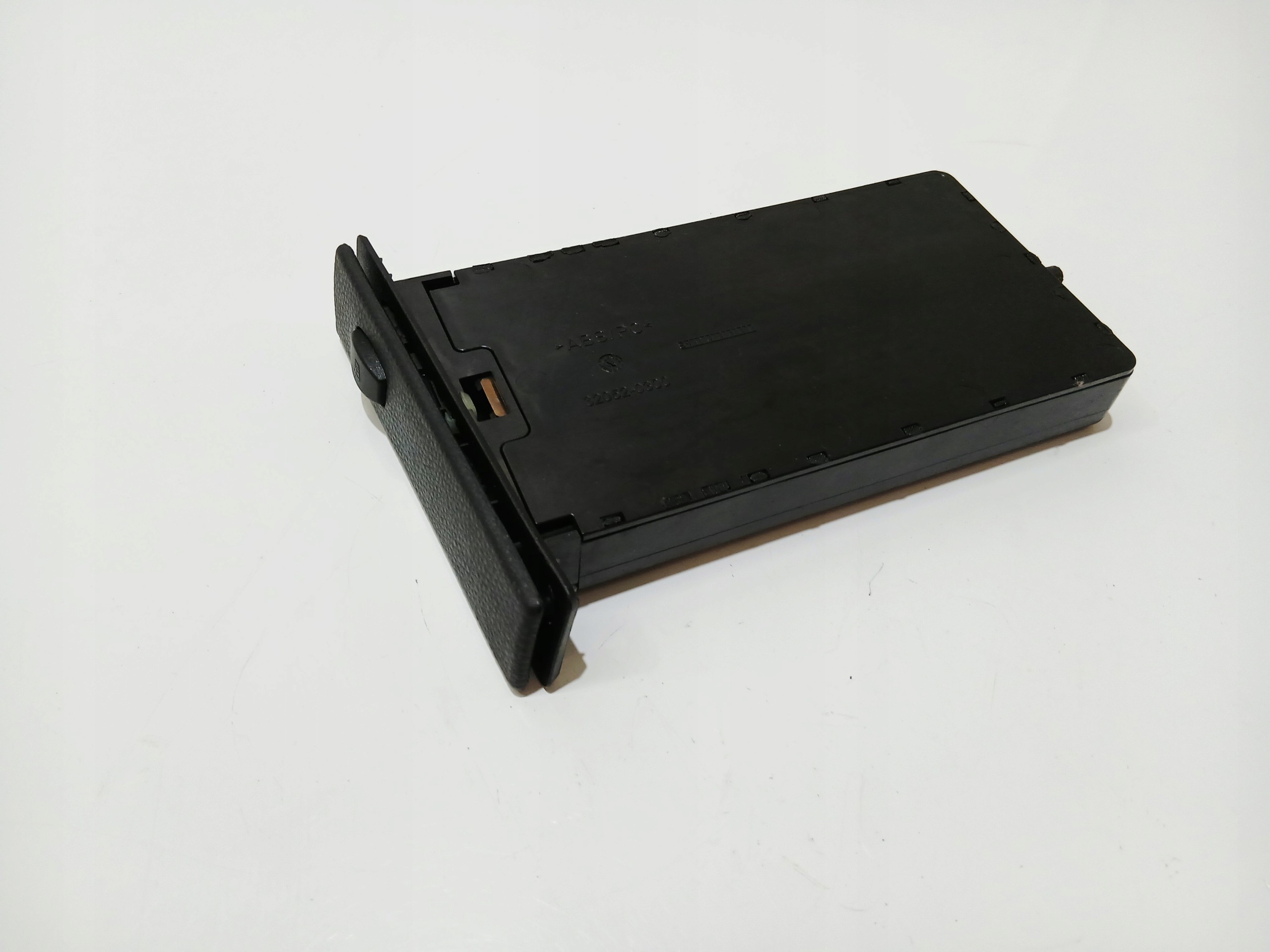 bracket for KUBEK CUP HOLDER BMW E60 E61 7063178 (0000117)