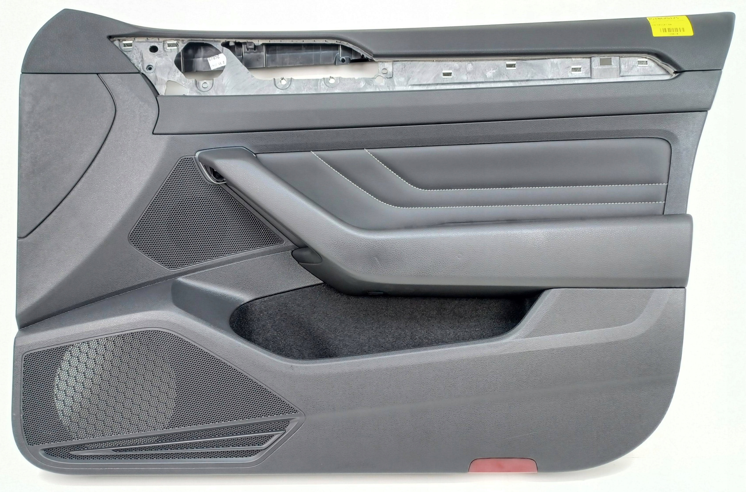 дверные карты правый передний vw PASSAT B8