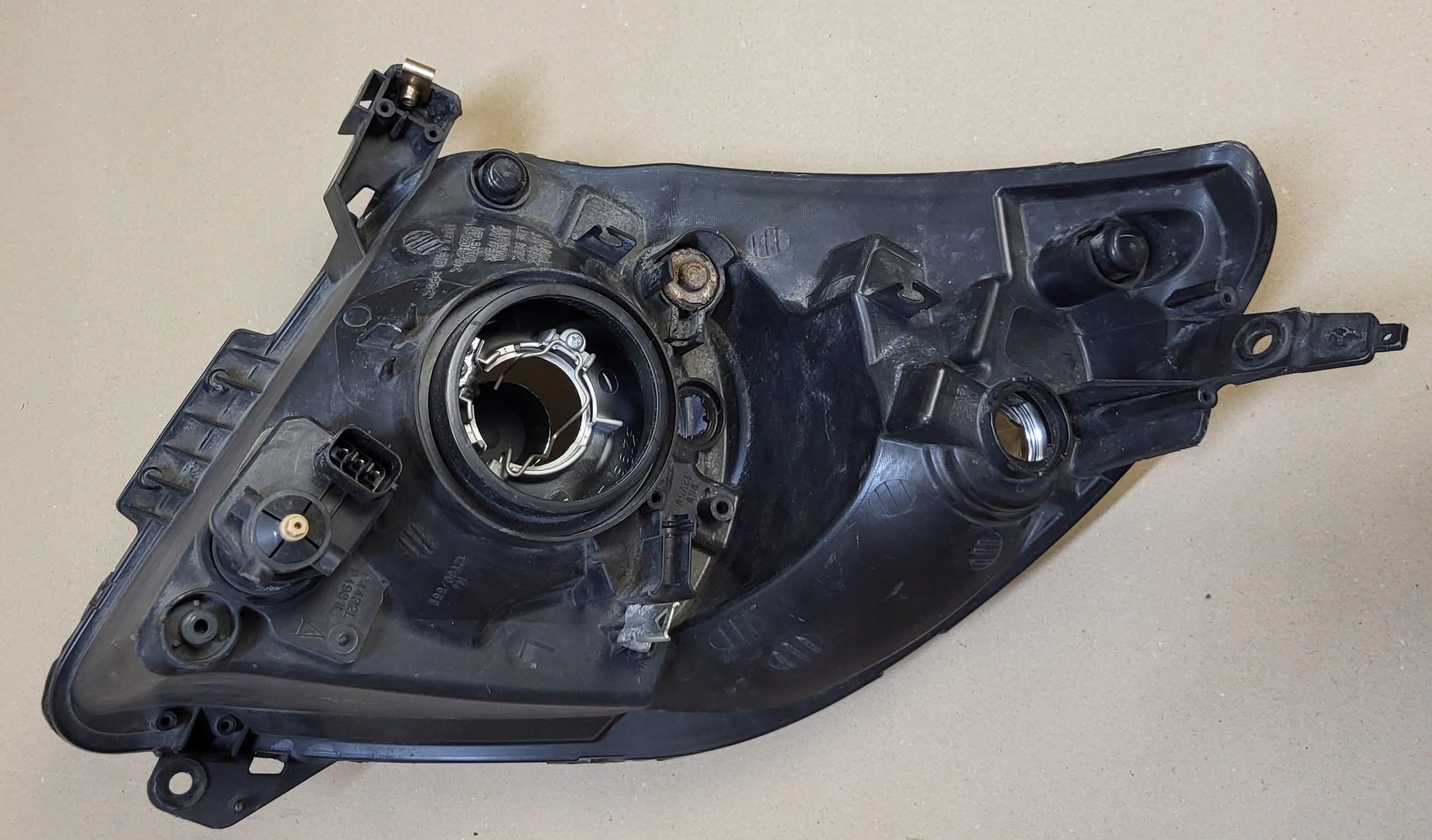 REFLEKTOR light left front front SUZUKI SWIFT IV 4 OE STANLEY EUROPA