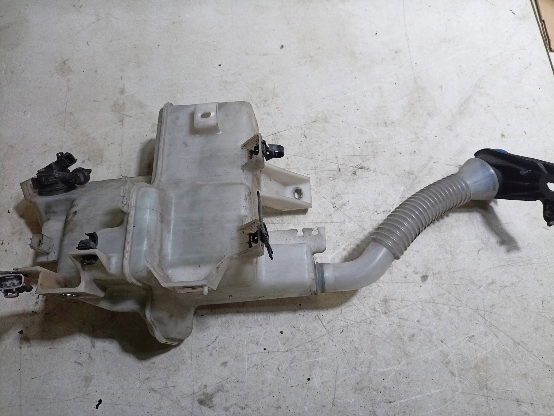 Behälter der Spritzdüse Mazda CX-5 2014 KD4567480