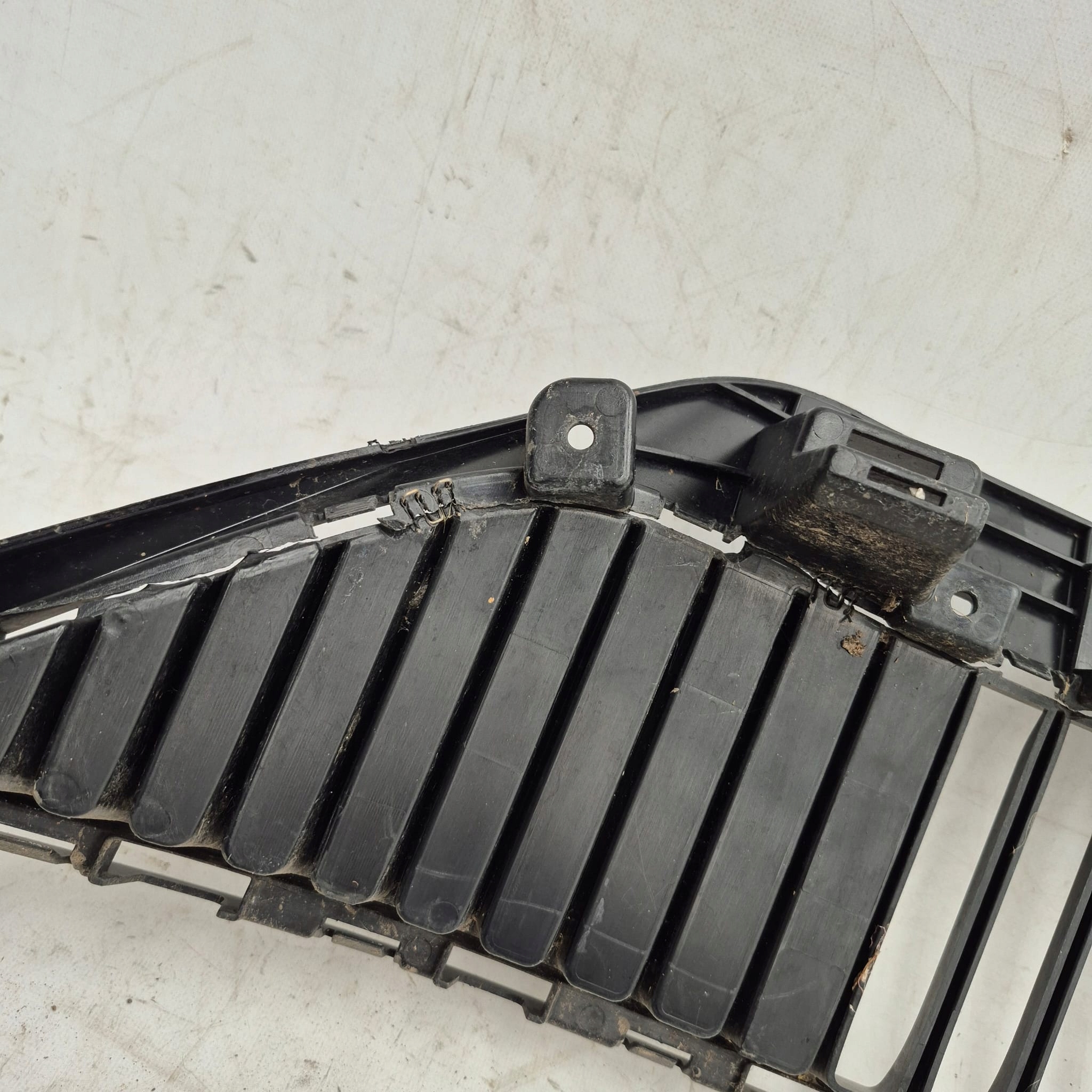 ROEWE i5 MG 5 EV LIFT 21- grid of a bumper front front 10854292