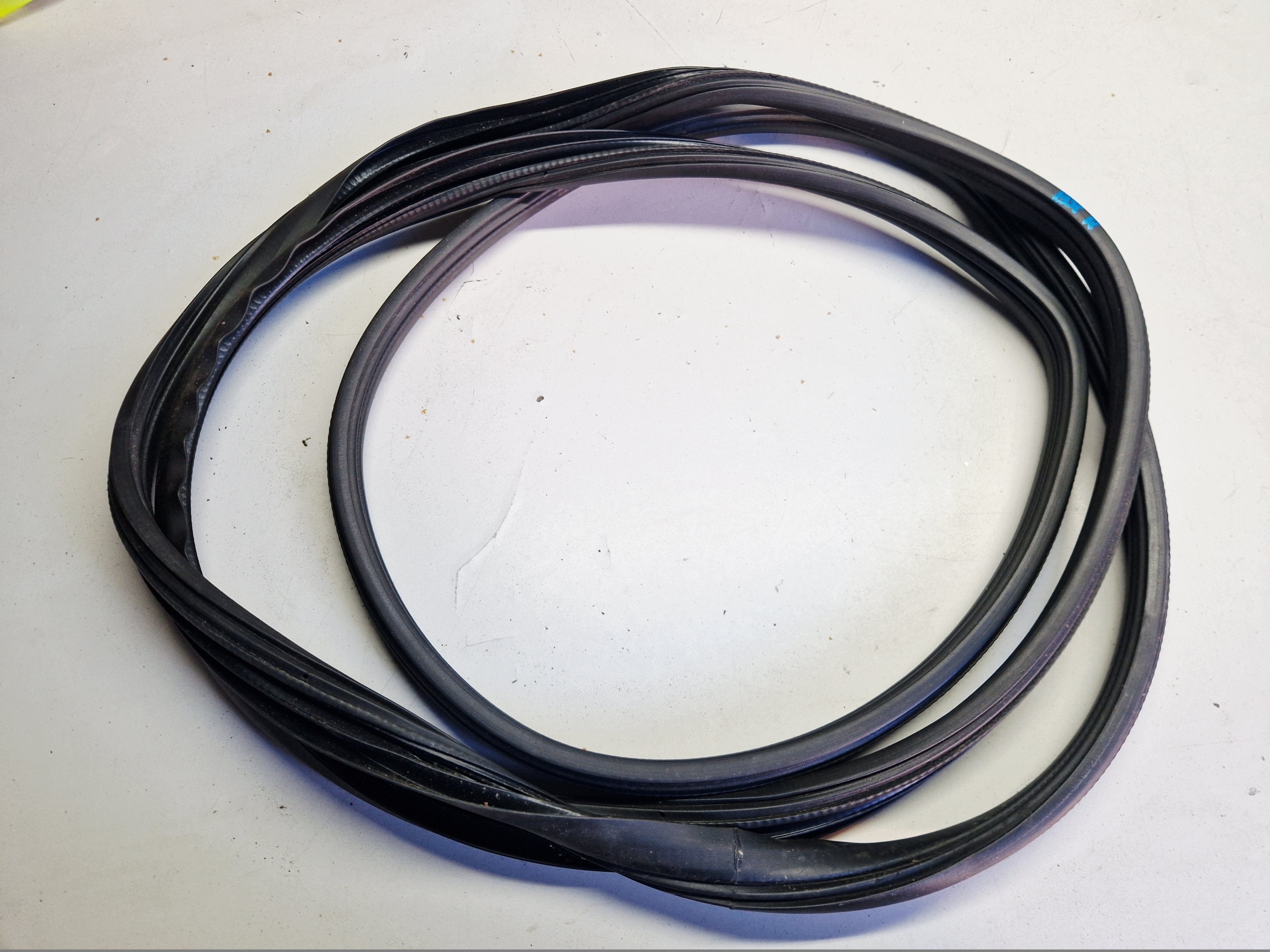 FORD B-MAX BMAX gasket door right for KAROSERIE.