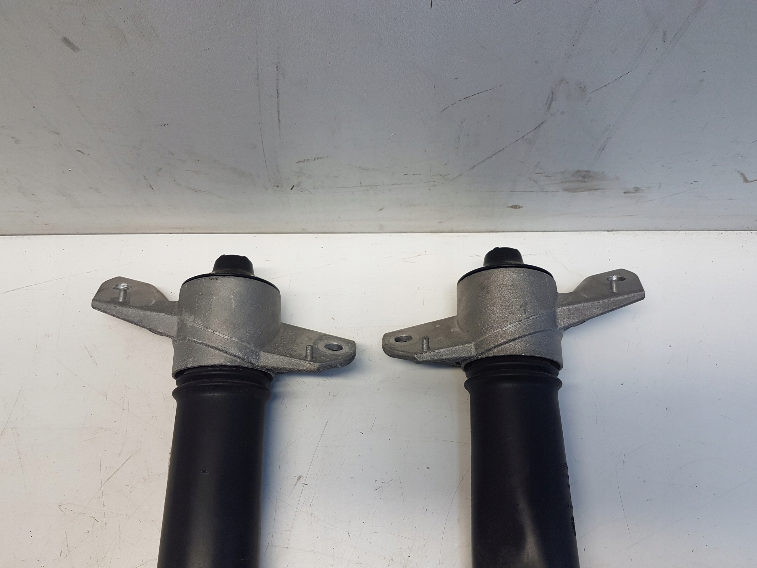 VOLVO XC40 T3 shock absorber rear part left right