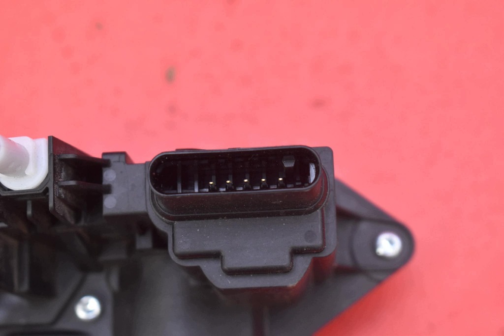 lock door left front front EU 31440997 VOLVO V60 2 II LIFT 23