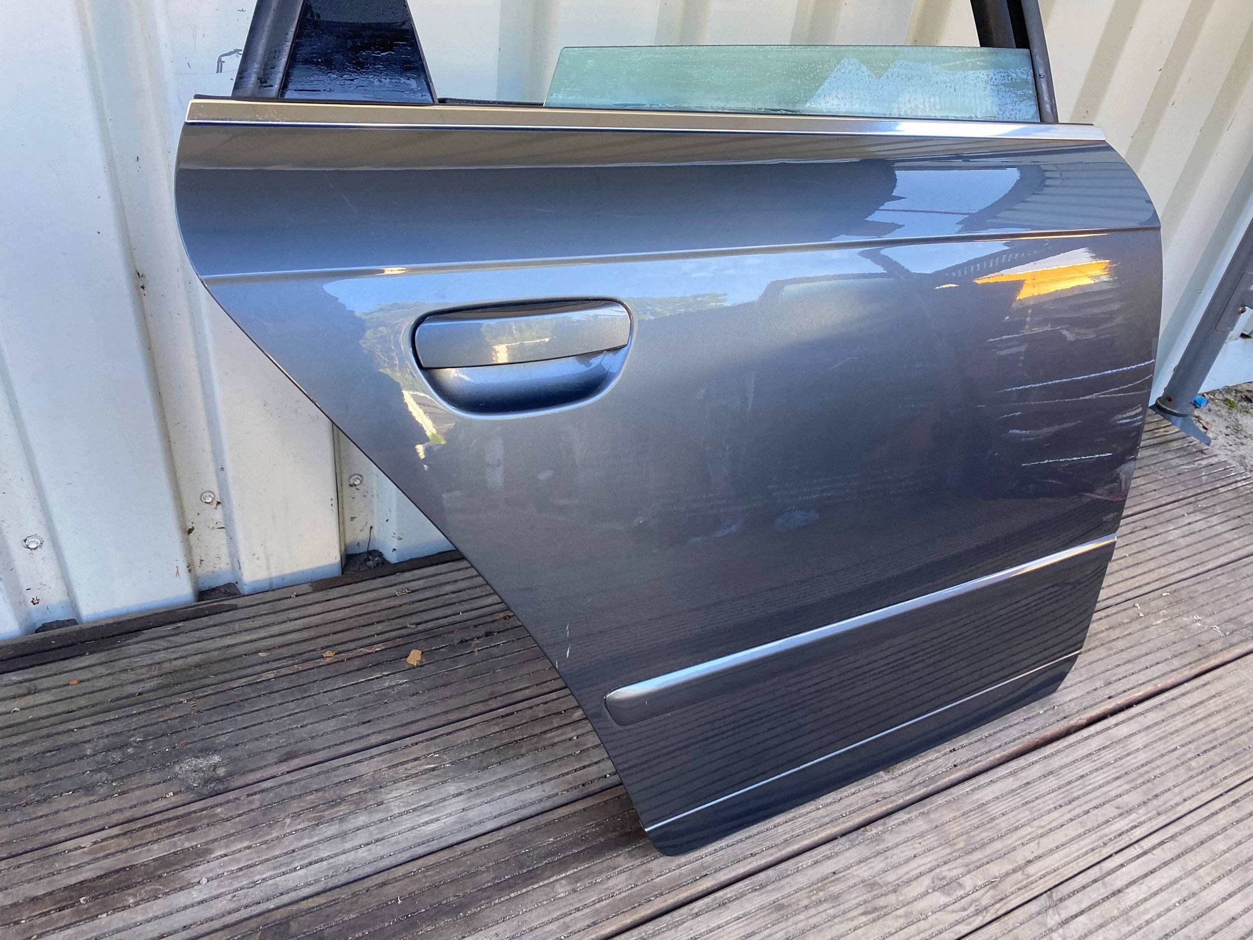 AUDIA4 B7 8E KOMBI complete door right rear part rear. LX7Z grey
