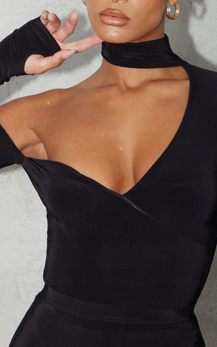 PRETTYLITTLETHING BODY CZARNE Z WYCIĘCIEM RXL E505103 Kolor czarny