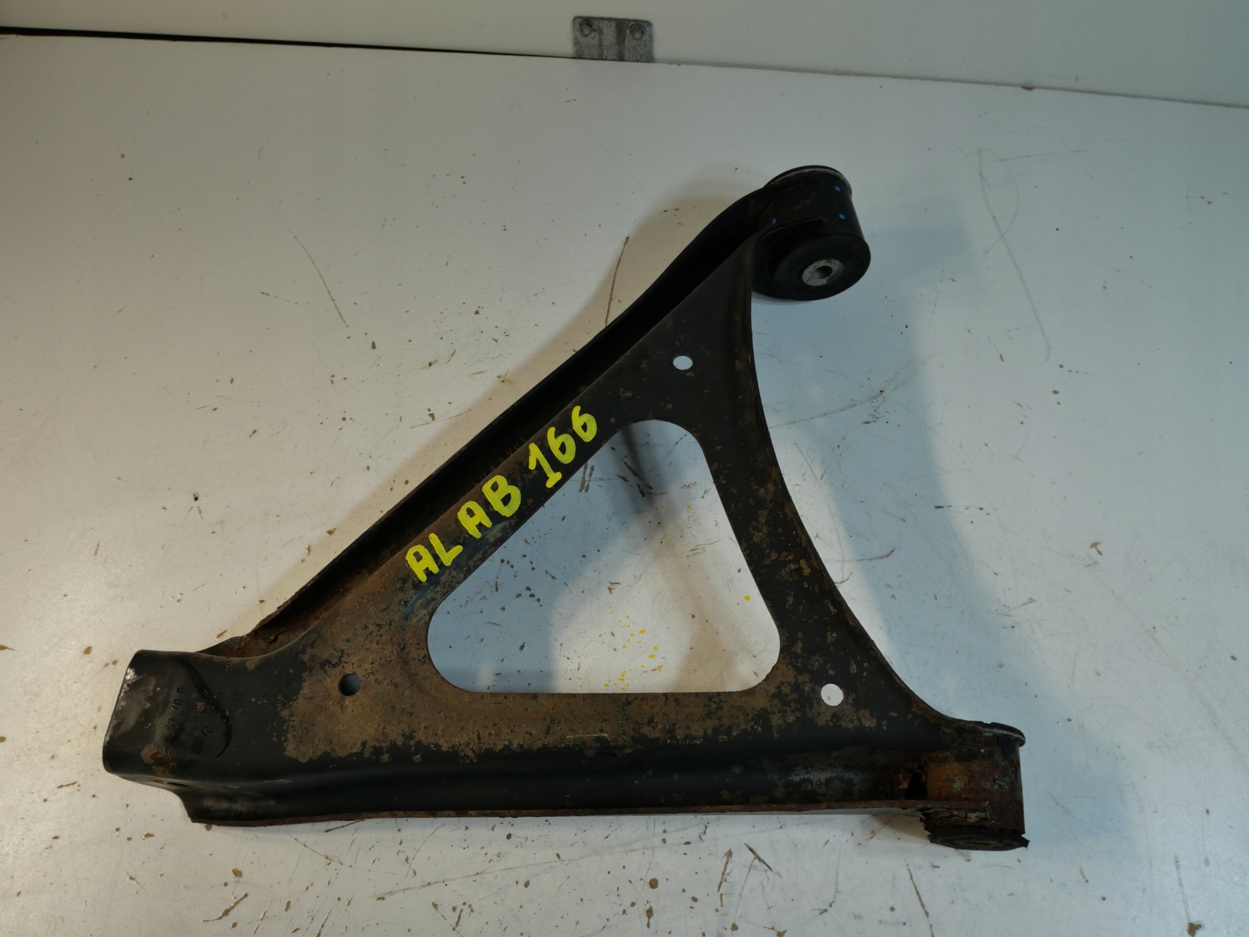 arm rear right PORSCHE CAYENNE and 7L0505352AA