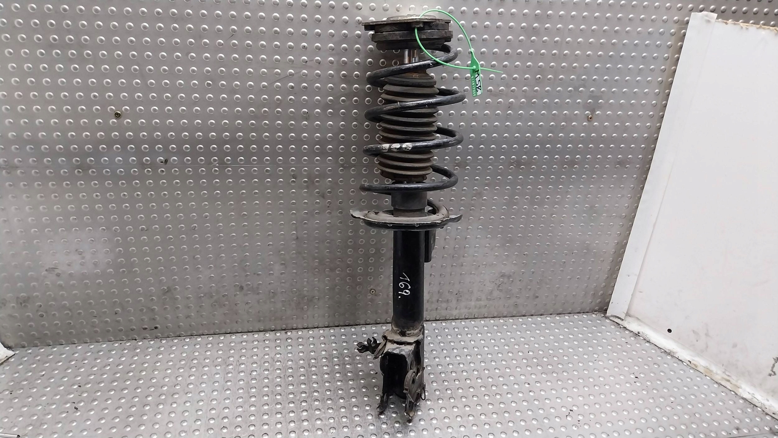 shock absorber right front A1693201430 MERCEDES W169 W245
