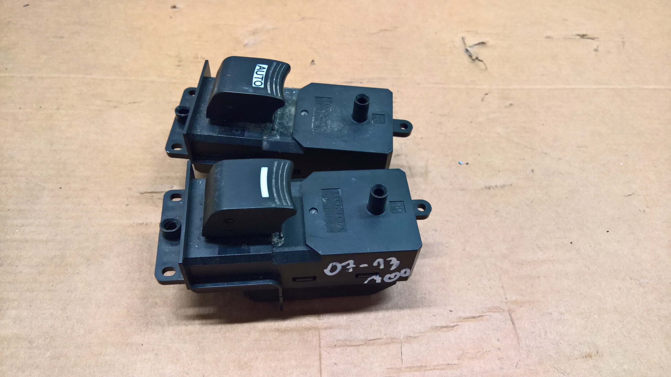 Кнопка двері скло правий перед Acura MDX II 07-