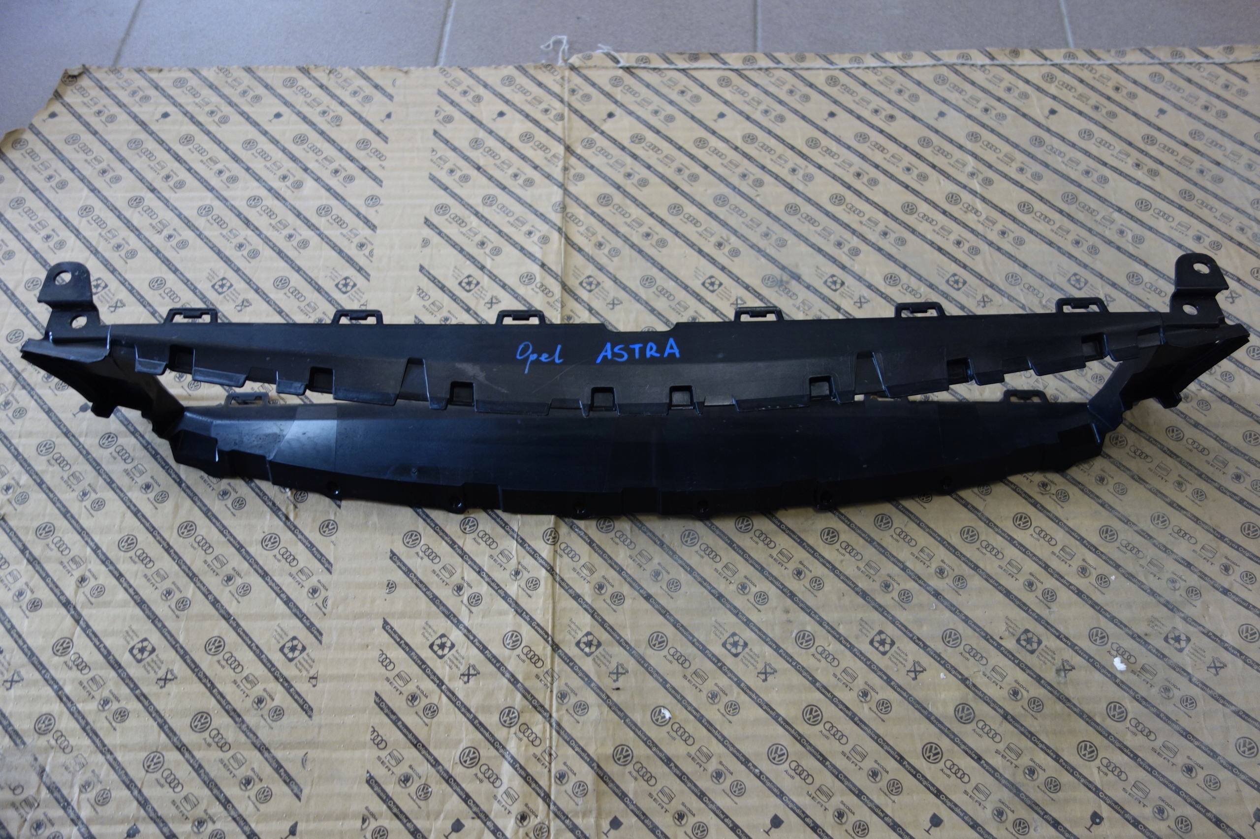 ПОВІТРОЗАБІРНИК РУЛЬОВОГО КОЛЕСА OPEL ASTRA K 39061597