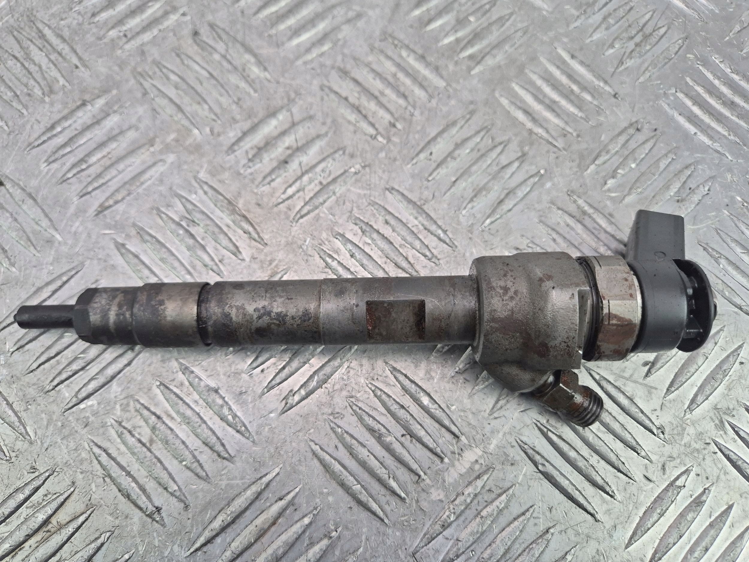 BMW 3 E90 E91 318d injector 7798446 N47D20A
