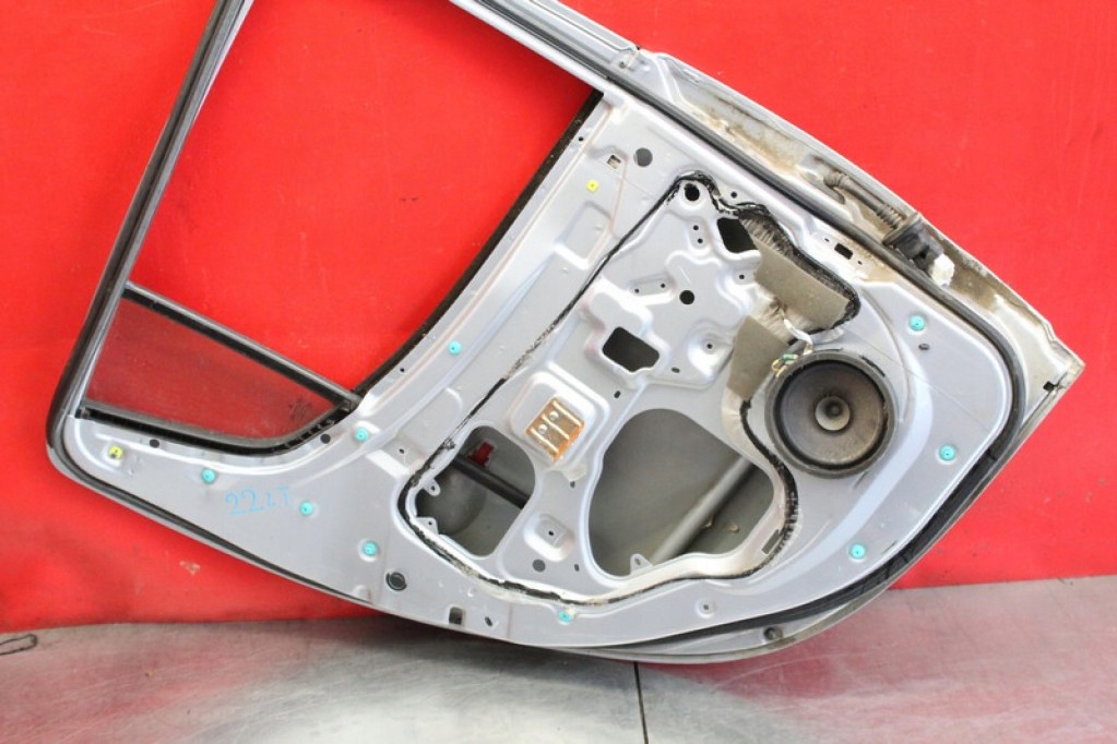 door left rear part rear. silver MITSUBISHI L200 06-15