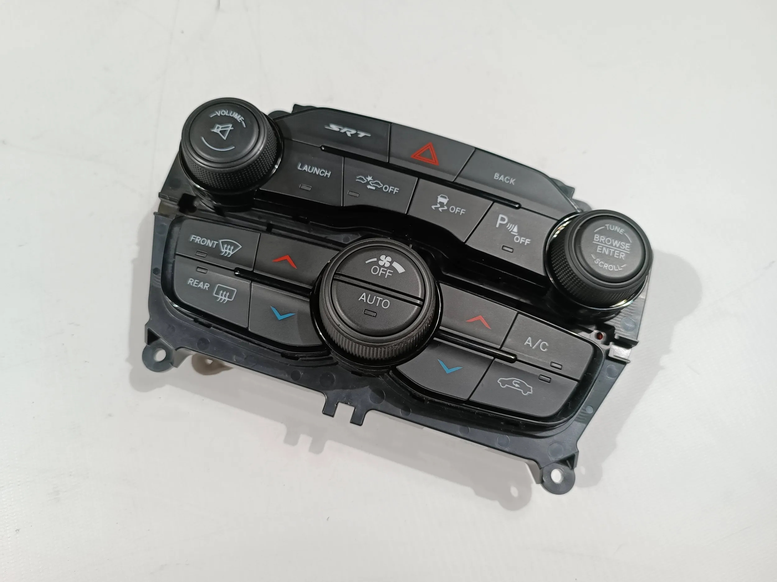 Panel radia klimatizaci Dodge Challenger SRT radar