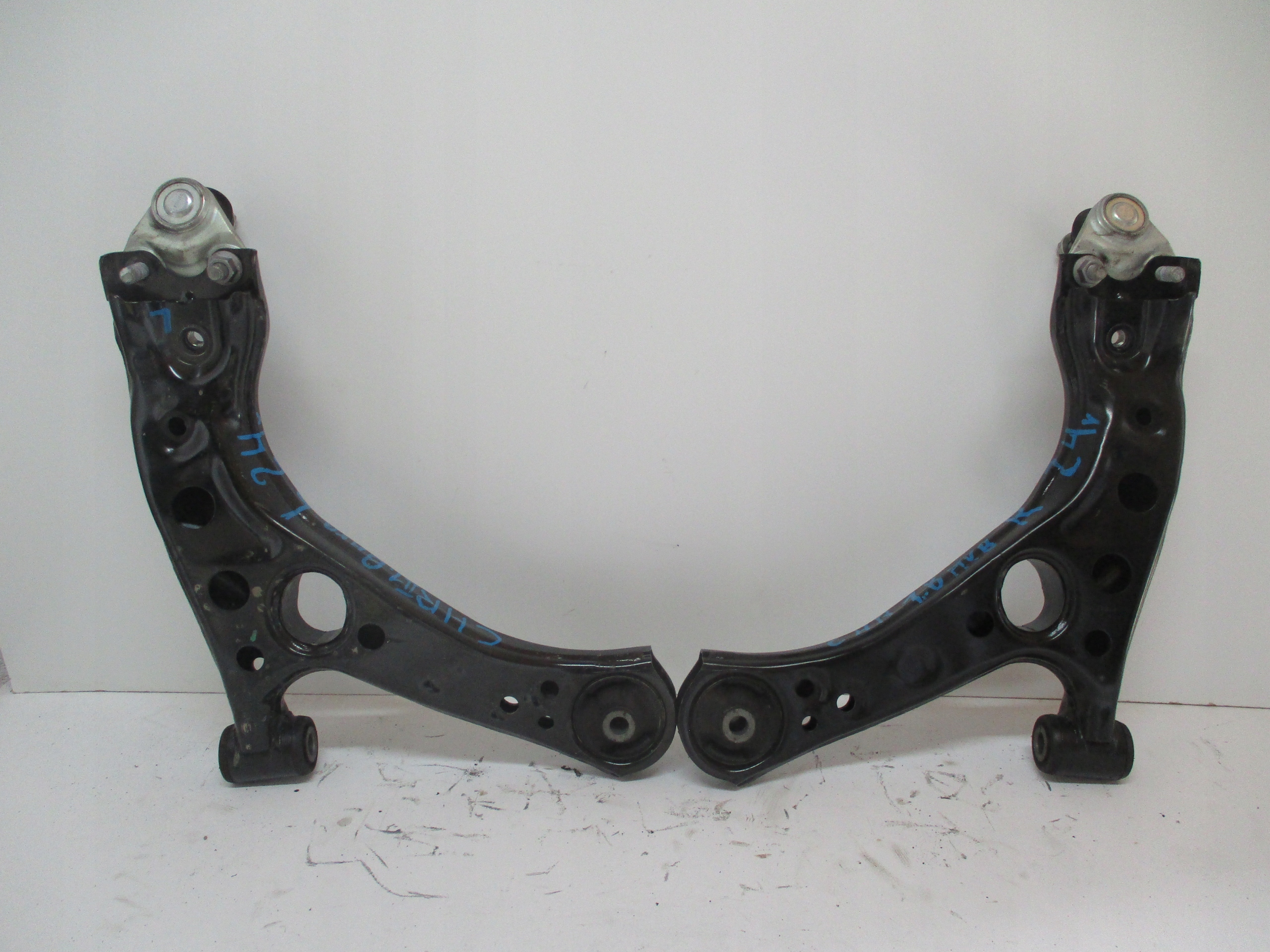 Querlenker Querlenker vorne TOYOTA CHR II 1,8 HYBRYDA