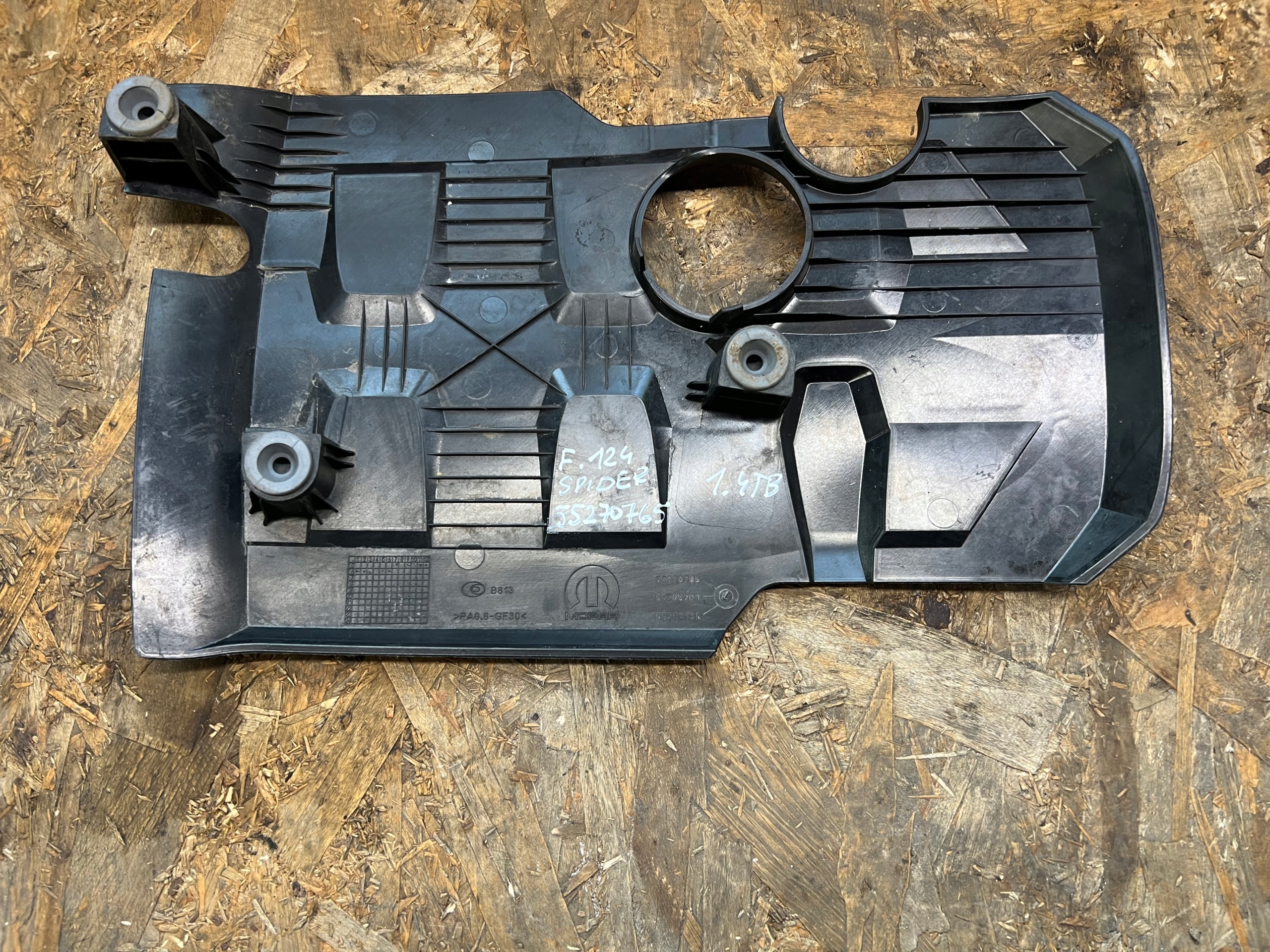 Abdeckung Blende Abdeckung DES MOTORS FIAT 124 SPIDER