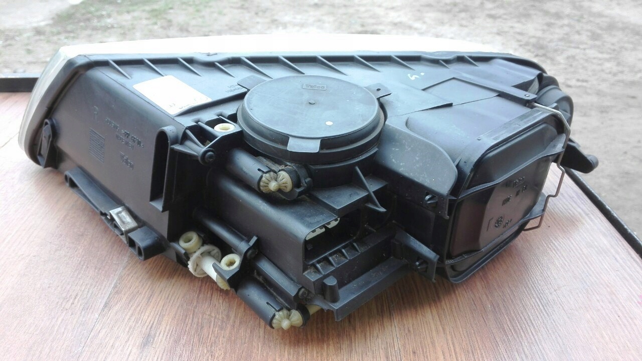 VW TOUAREG PRAWA SCHEINWERFER RECHTS SOCZEWKA LINSE NO XENON 7L6941016CE Numer katalogowy producenta 7L6941016CE