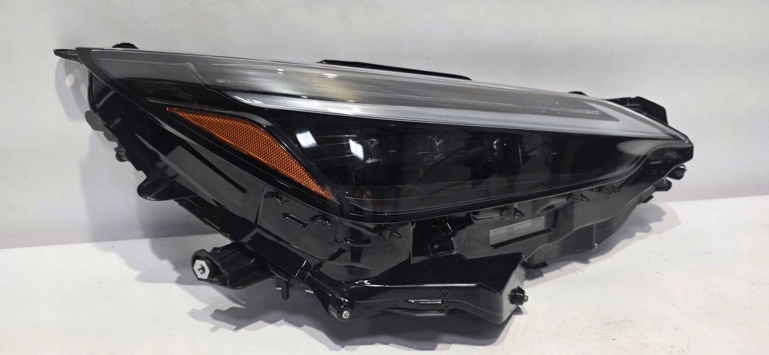 Reflektor rechts seite Lexus NX KOITO7857