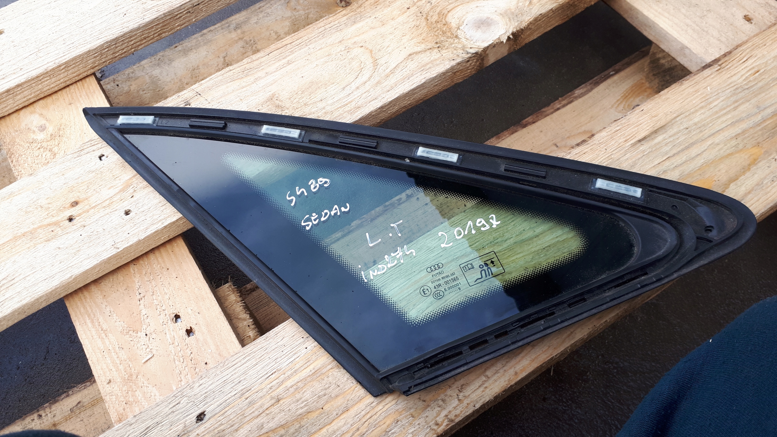 S4 B9 A4 8W window bodywork left rear part sedan 19R