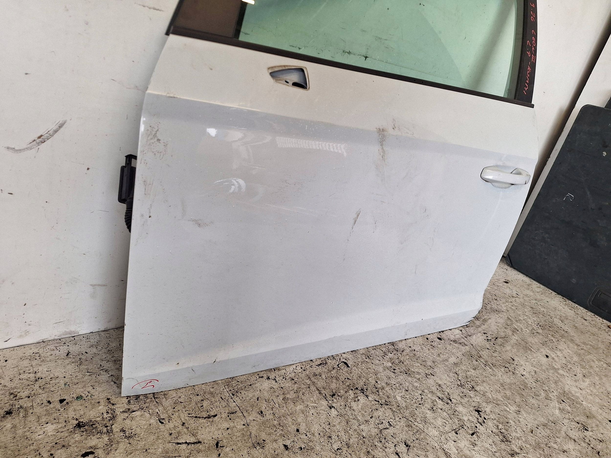 SEAT LEON III 5F 14-17 door left front - KOMBI
