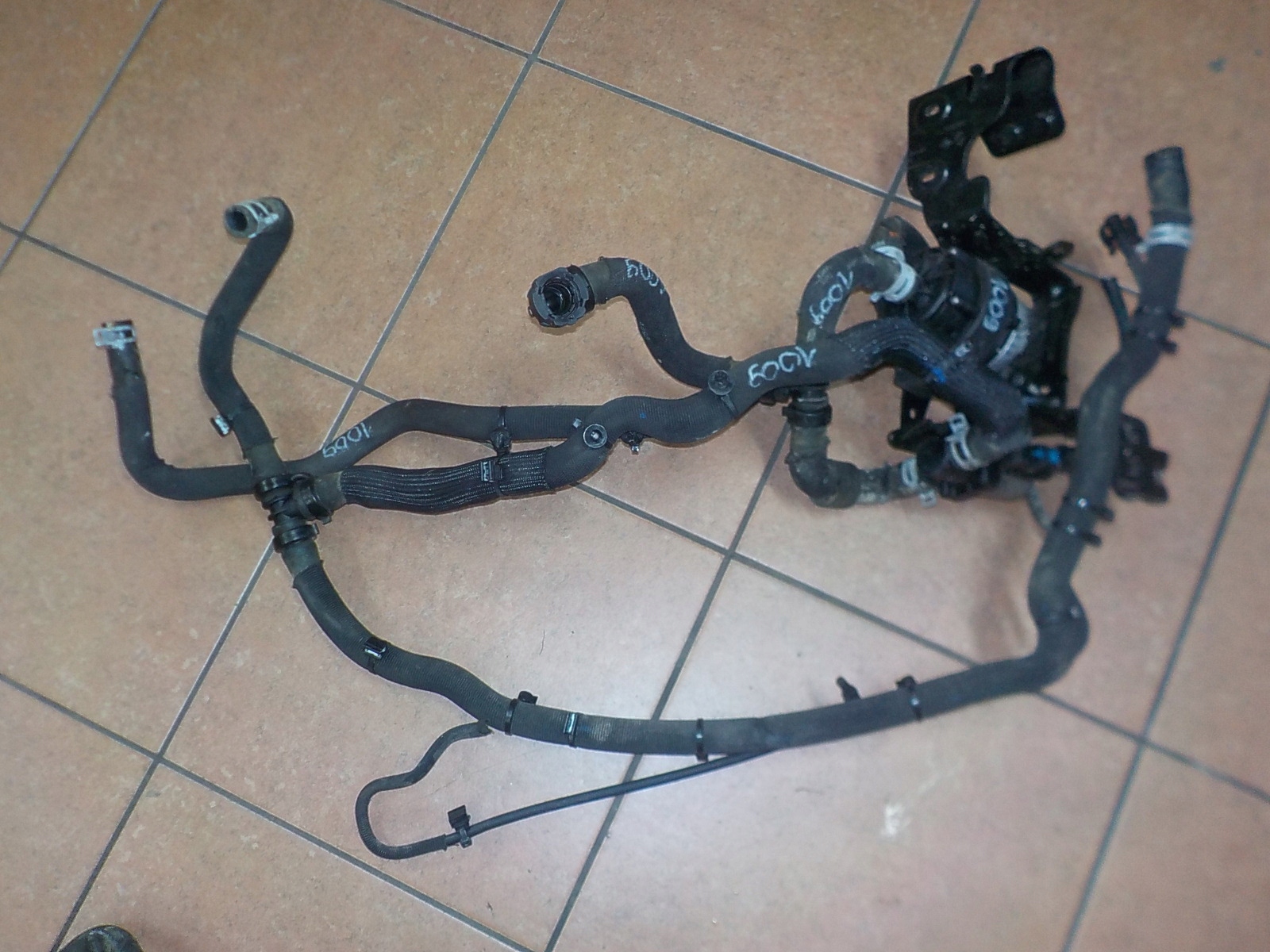 210118431R - ВОДЯНИЙ НАСОС CLIO V CAPTUR II 1.5 DCI