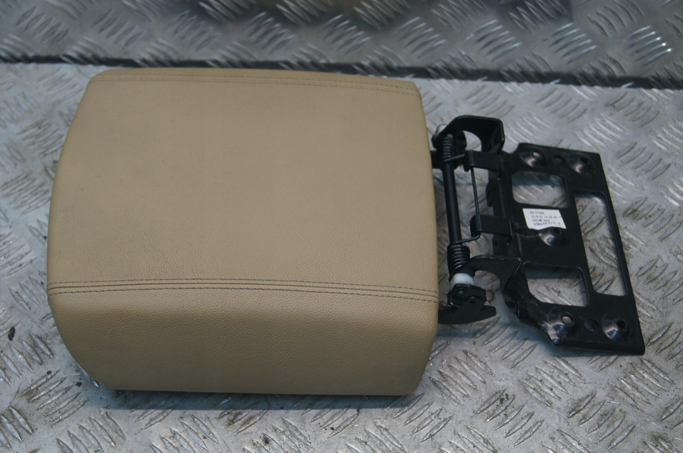 57489 - Kia Sedona 3.3 V6 подлокотник США 2016+