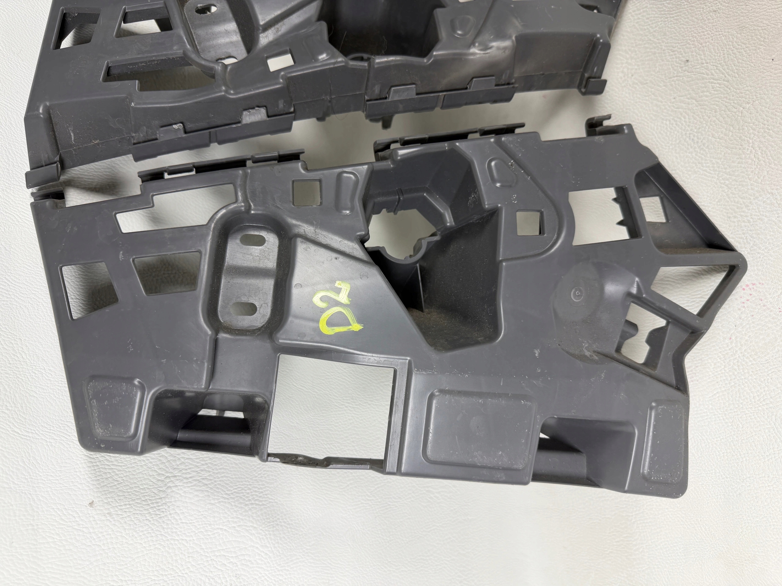 SKODA SCALA 2019- support holder of the washer left right front 657807055 6