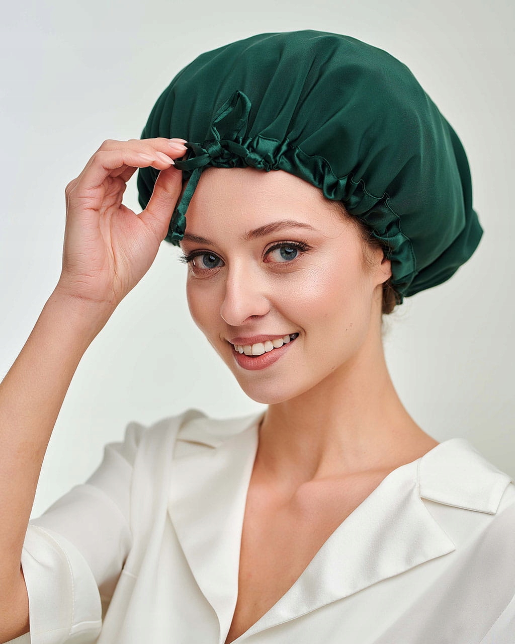 Czepek jedwabny ALMANIA - butelkowa zieleń Kolor dominujący odcienie zieleni